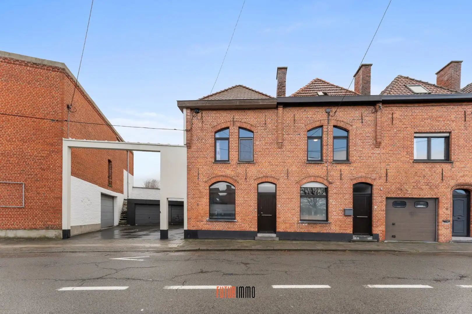 Te renoveren rijwoning met goeie ligging foto {{pictureIndex}}