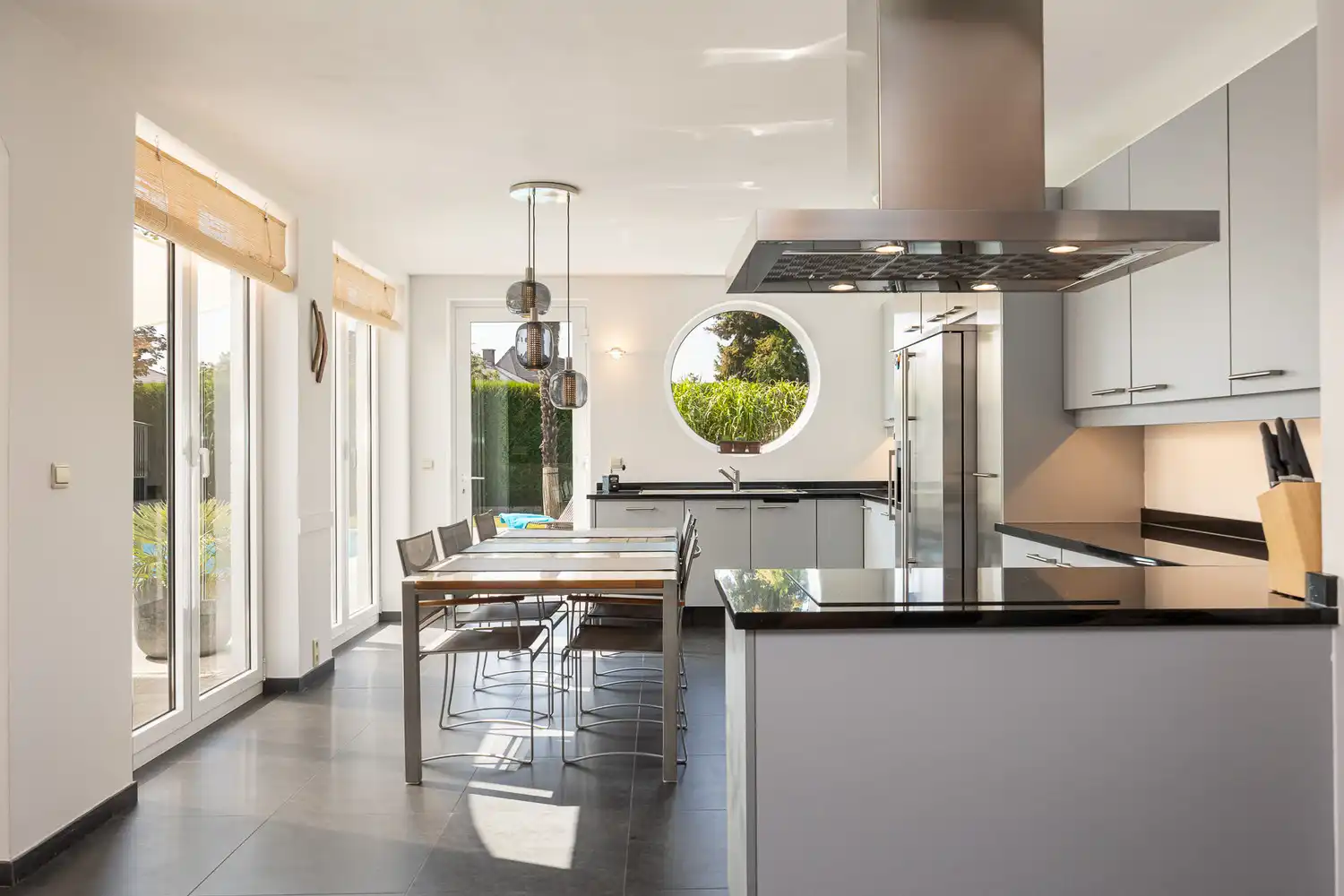 Karaktervolle villa met prachtige tuin en zwembad in doodlopende straat foto 11