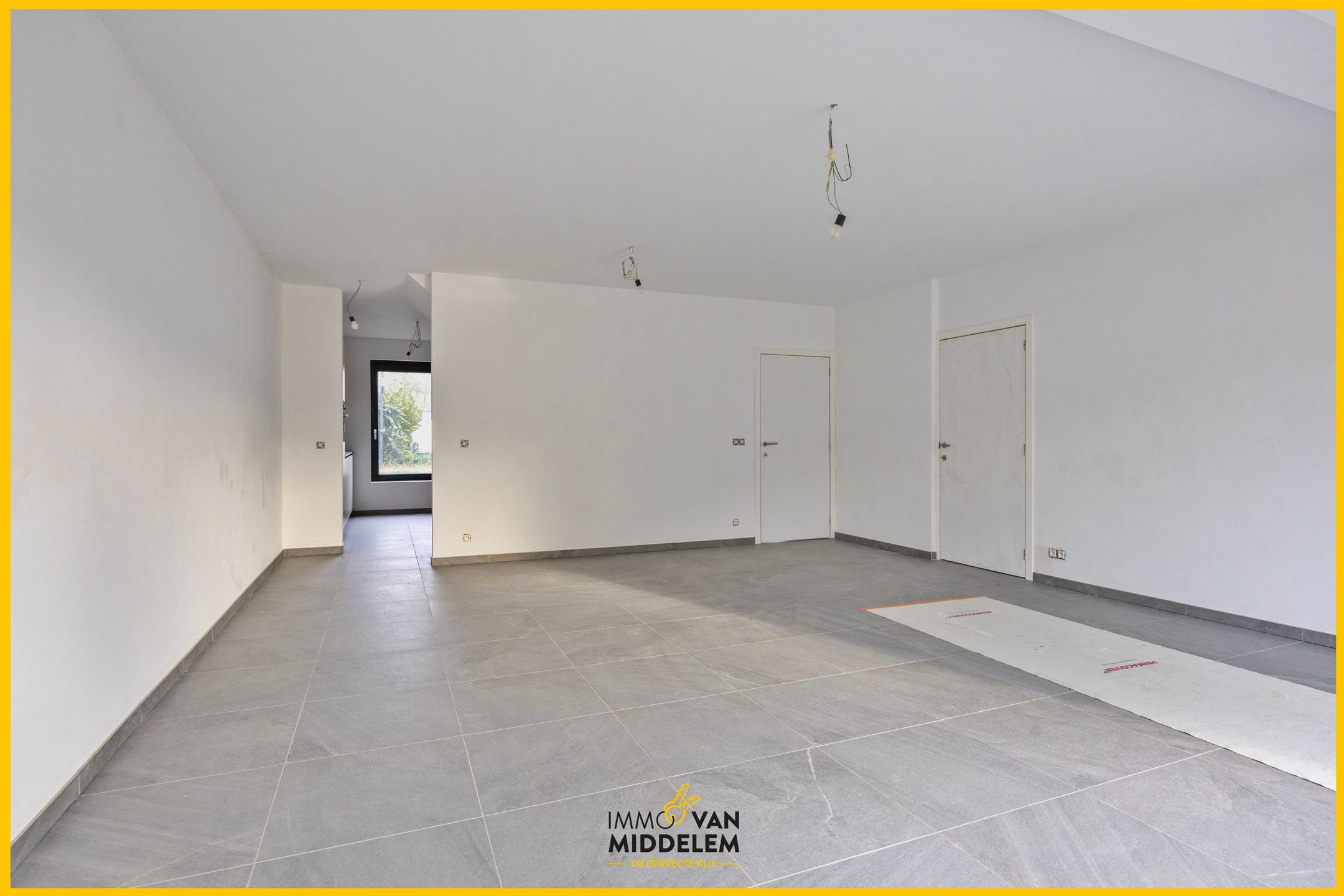 INSTAPKLARE NIEUWBOUWWONING MET 4 KAMERS, GARAGE EN TUIN foto 3