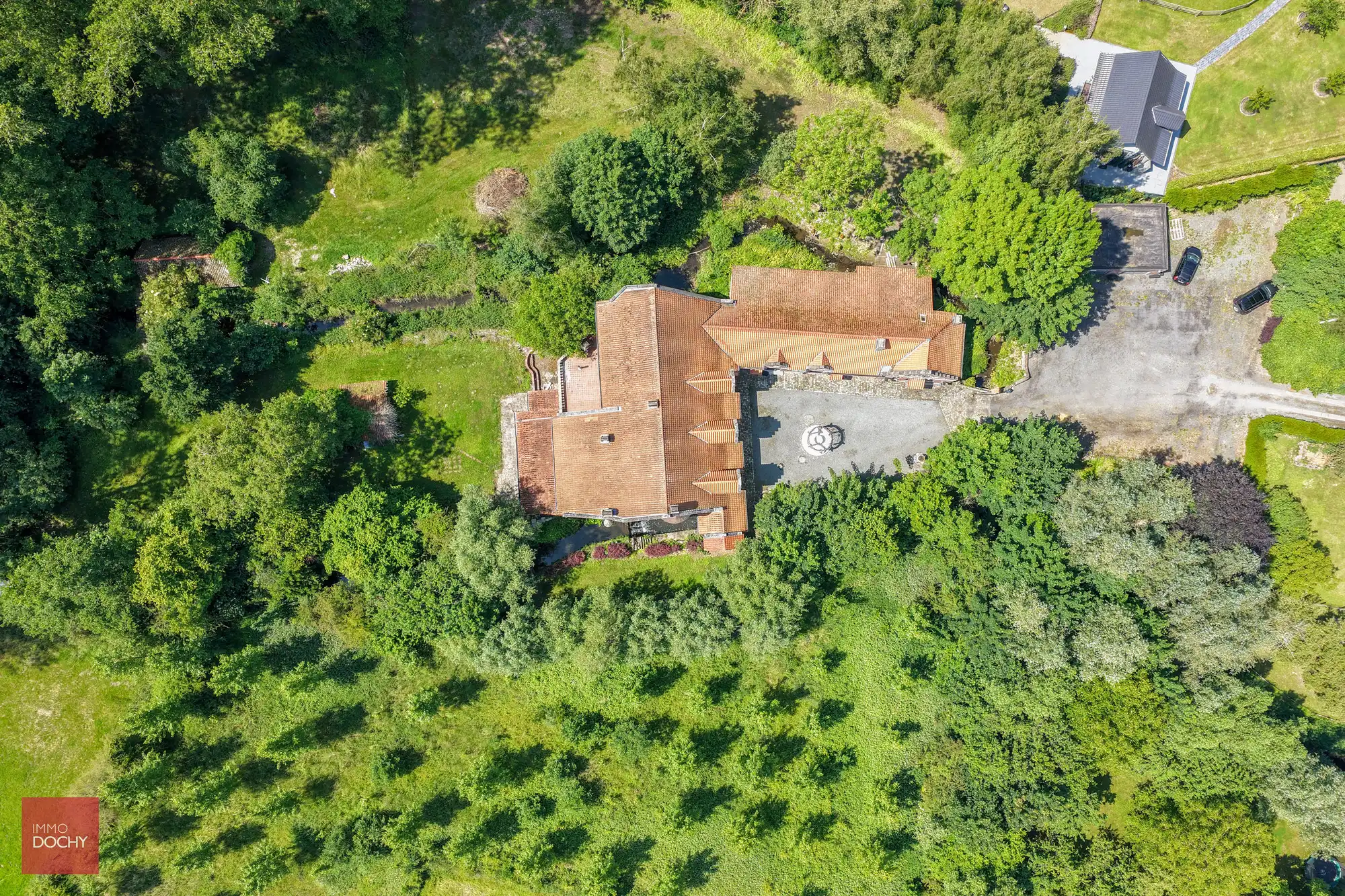 Landelijk en rustig gelegen handelscomplex met woonst foto 6