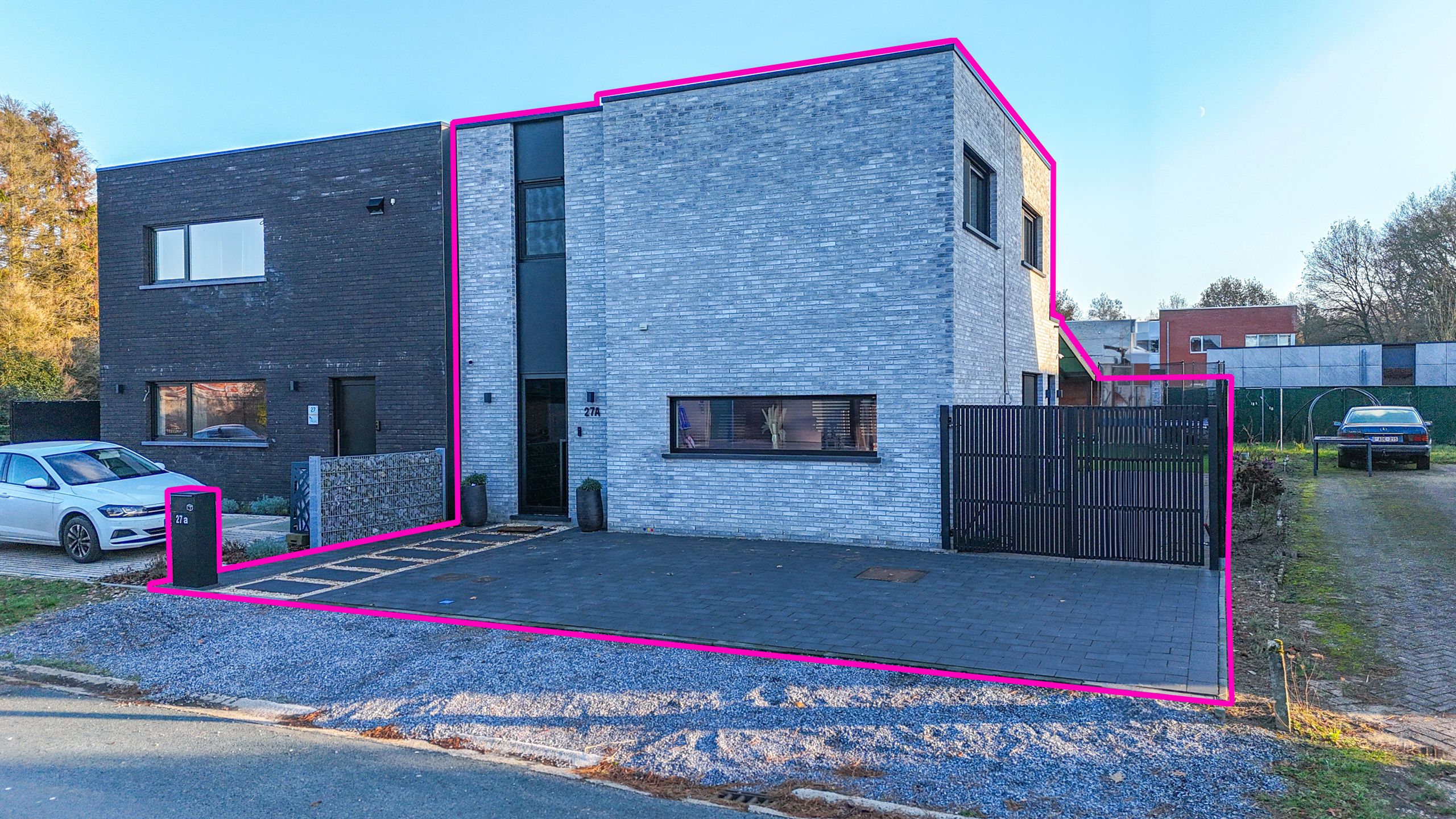 Moderne halfopen bebouwing (3 jaar oud) nabij E313 & E314! foto {{pictureIndex}}