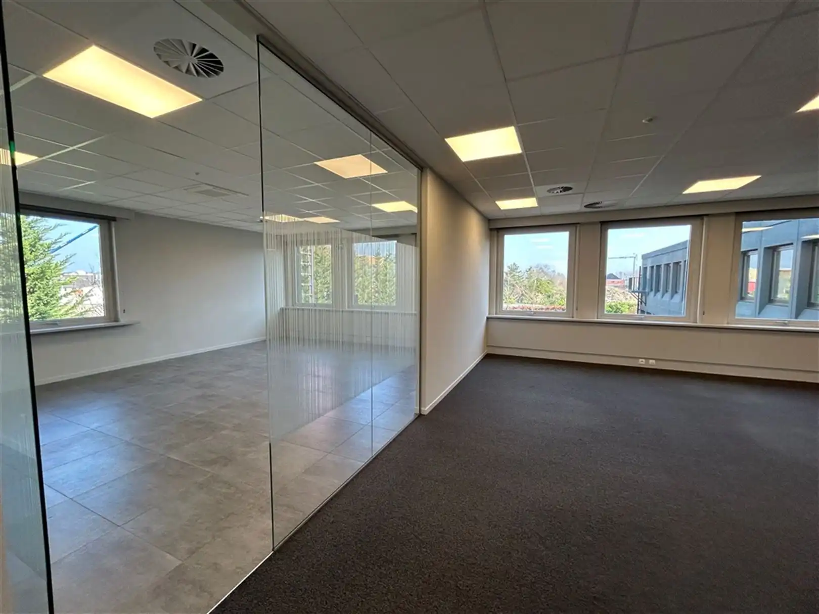 Multifunctioneel kantoorgebouw met veel parking te Houthalen foto 22