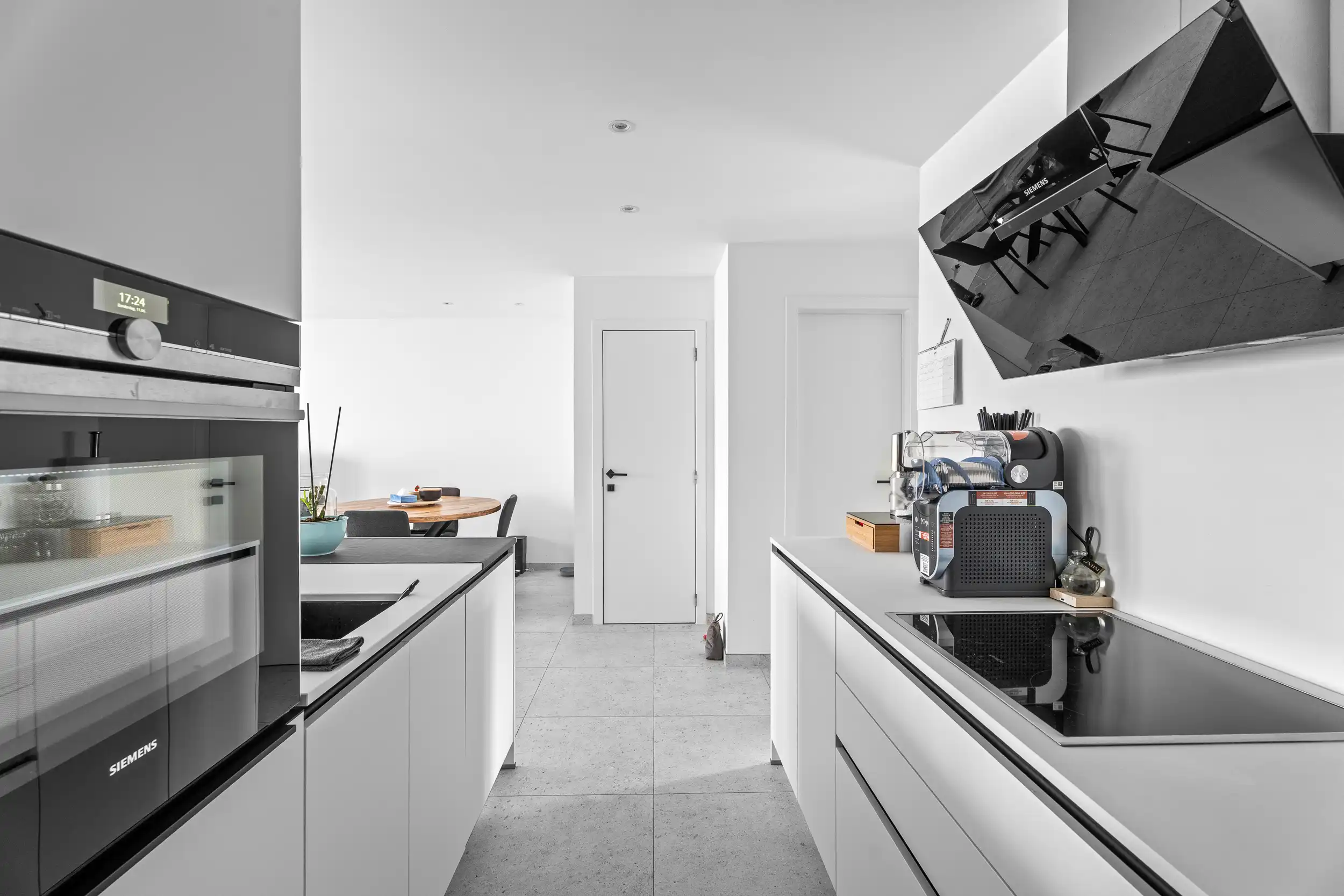 Lichtrijk en hoogwaardig afgewerkt 2-slaapkamerappartement foto 6