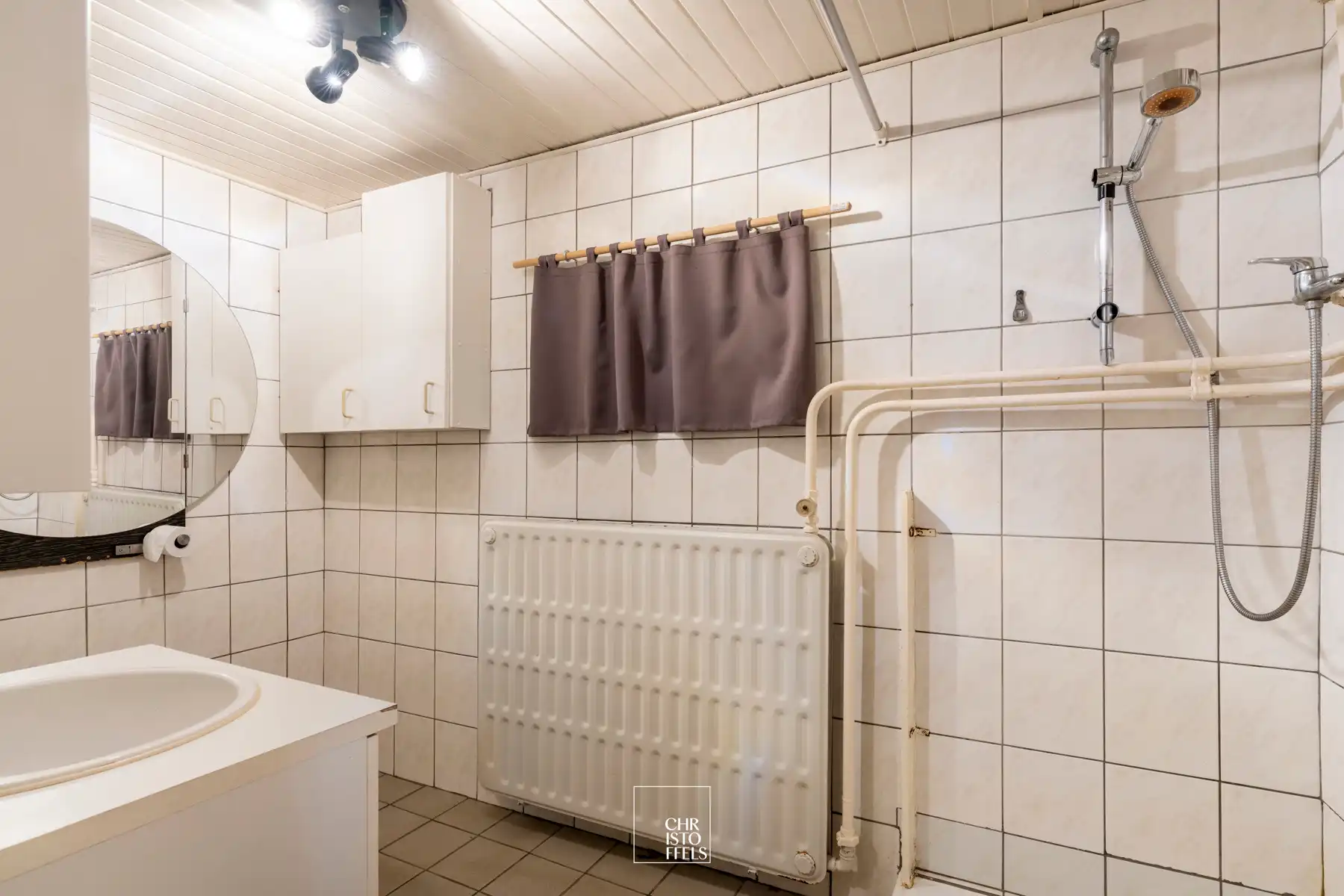 Te renoveren woning (199m²) in een rustige woonomgeving te Lanaken! foto 11