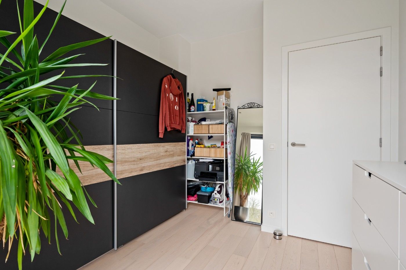 Instapklaar app. op 1ste verd. met 2 slpk., terras en autostaanplaats foto 17