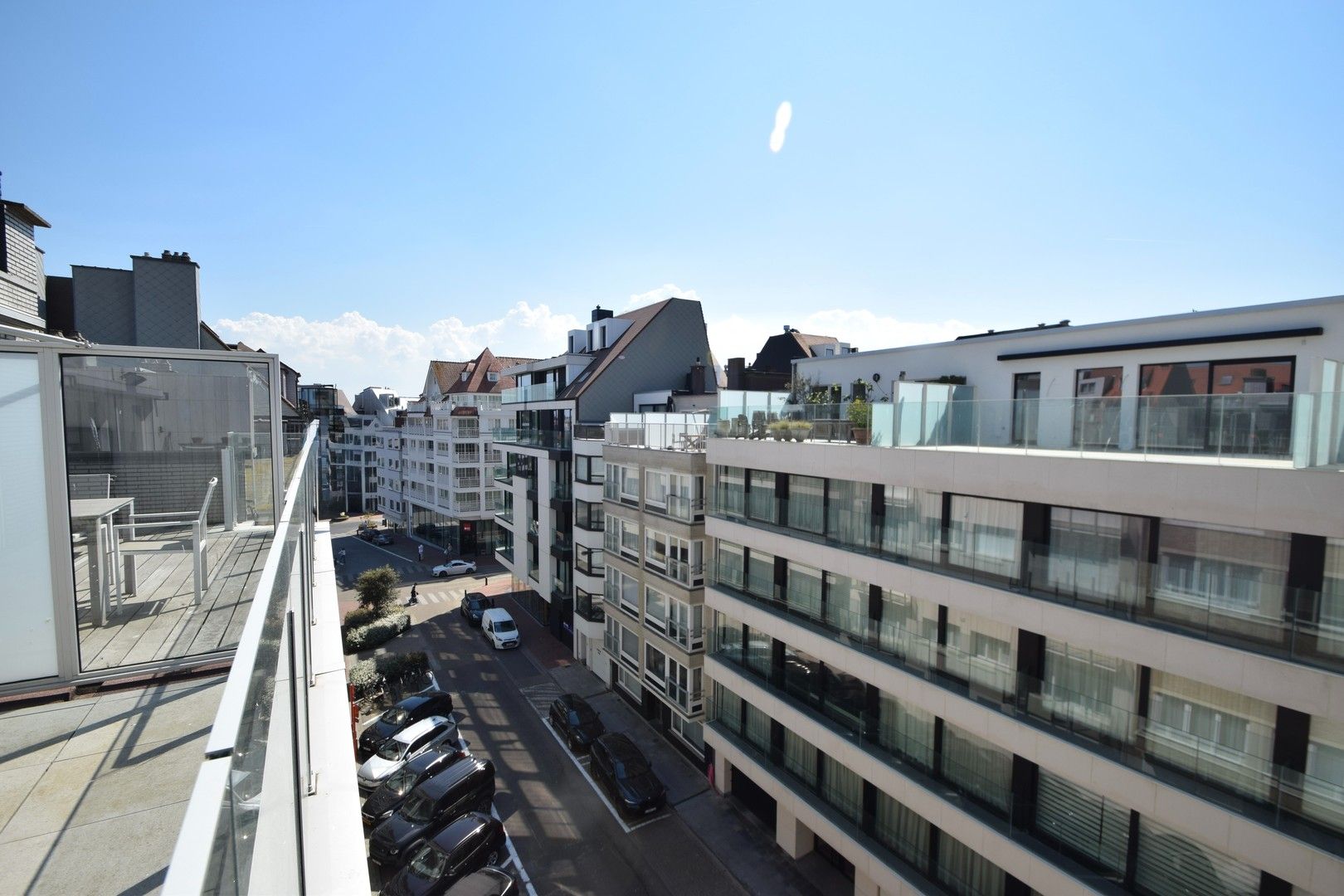Lichtrijk appartement op een topligging met zijdelings zeezicht, vlakbij het Driehoeksplein. foto 7
