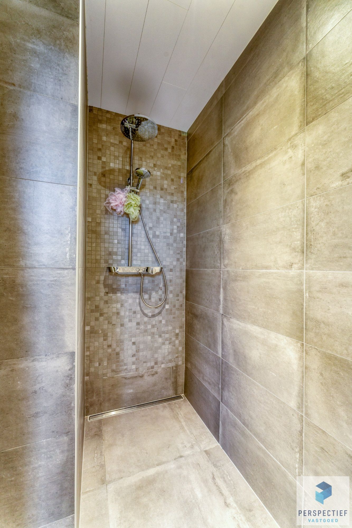 Centraal gelegen instapklare woning op 734 m² met mooie tuin foto 14