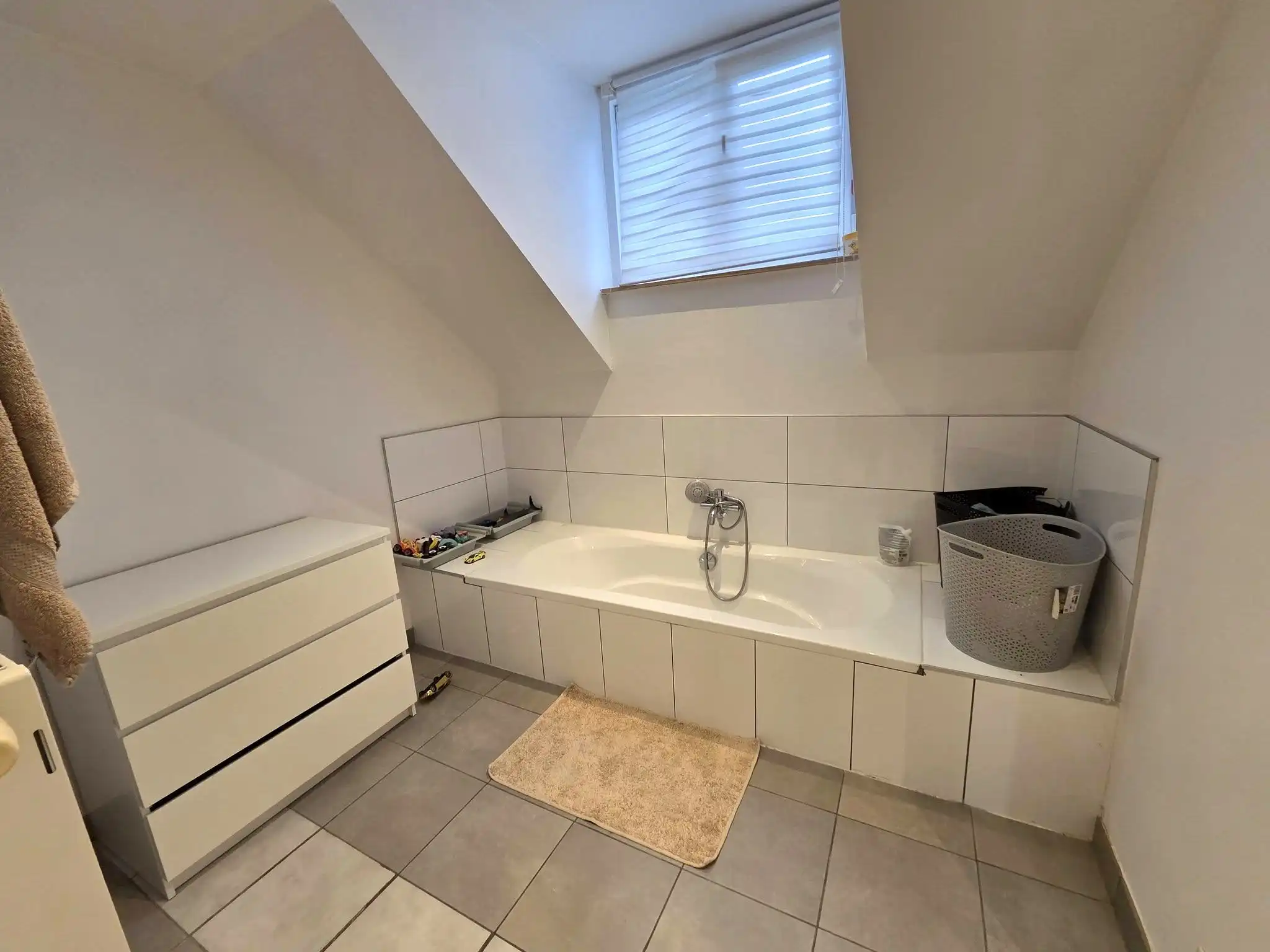 Woning met ruime garage. foto 10
