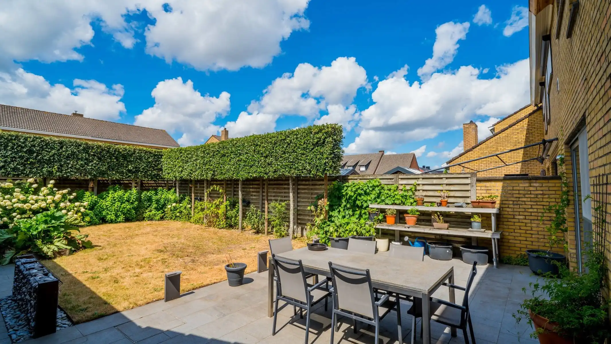Goed onderhouden gezinswoning op een rustige ligging met zonnig terras en tuin foto 21