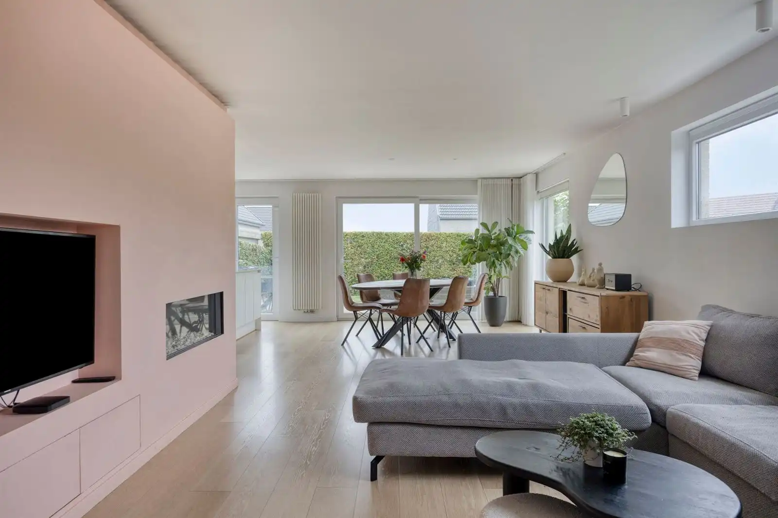 Halfopen bewouwing 5 slaapkamers met tuin  foto 5