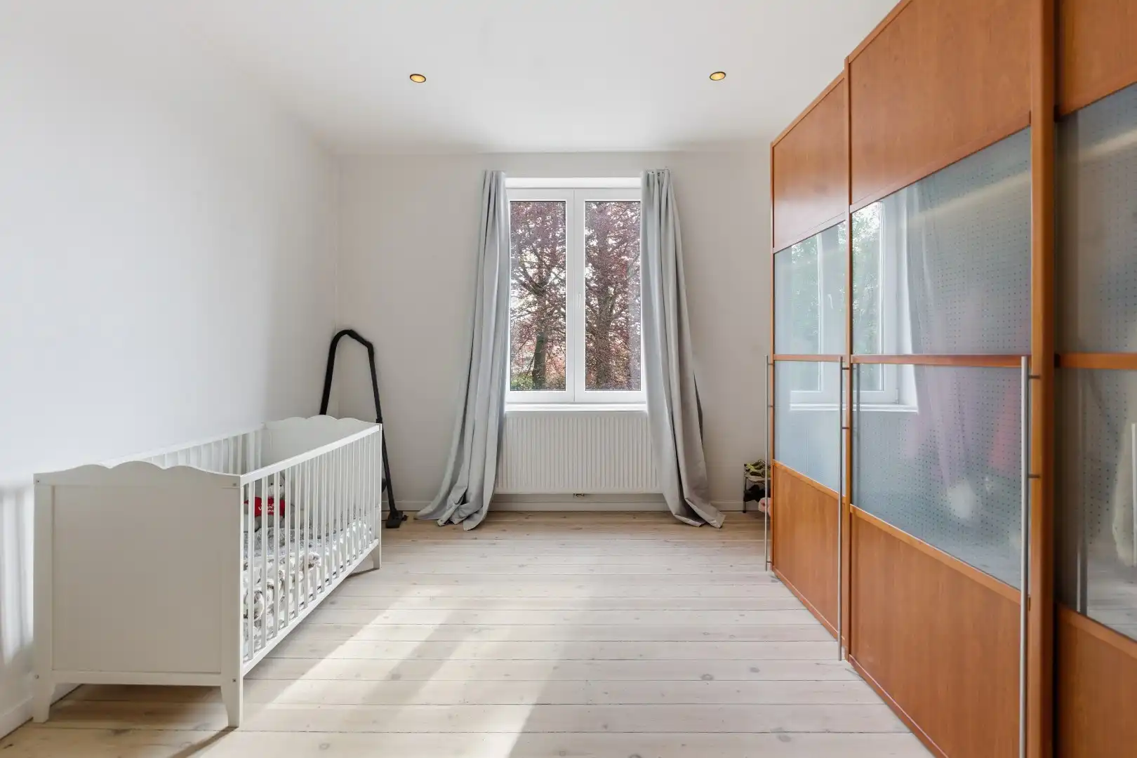 Exclusief gerenoveerde herenwoning met 4 slaapkamers, 2 badkamers en een adembenemende stadstuin. foto 23