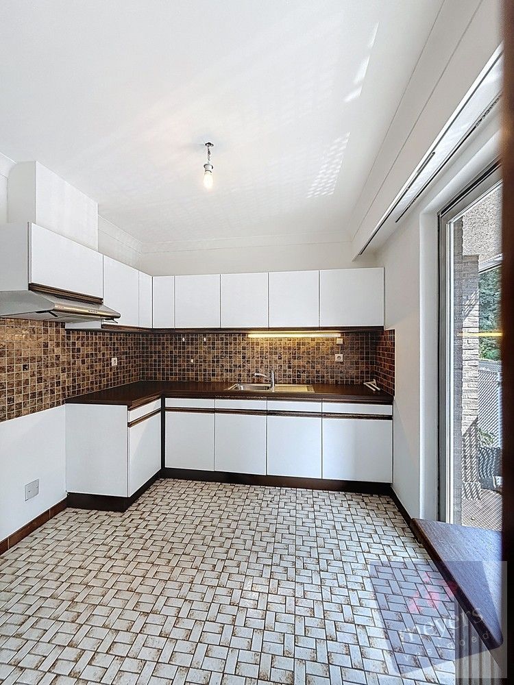 Instapklaar appartement met balkon en garage op toplocatie in Kuringen foto 8