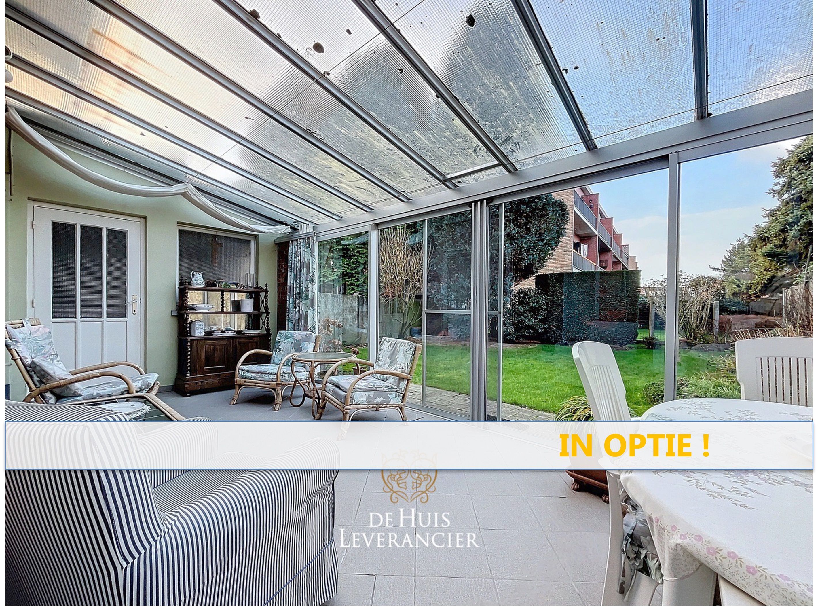 Ruime woning met 3 slaapkamers, garage en tuin  foto {{pictureIndex}}