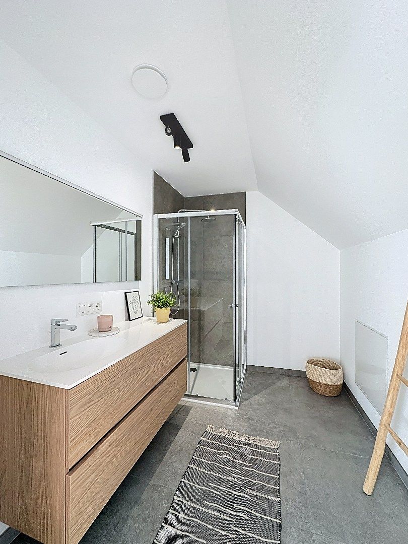 Instapklare vernieuwbouwwoning in het hart van Wezemaal foto 23