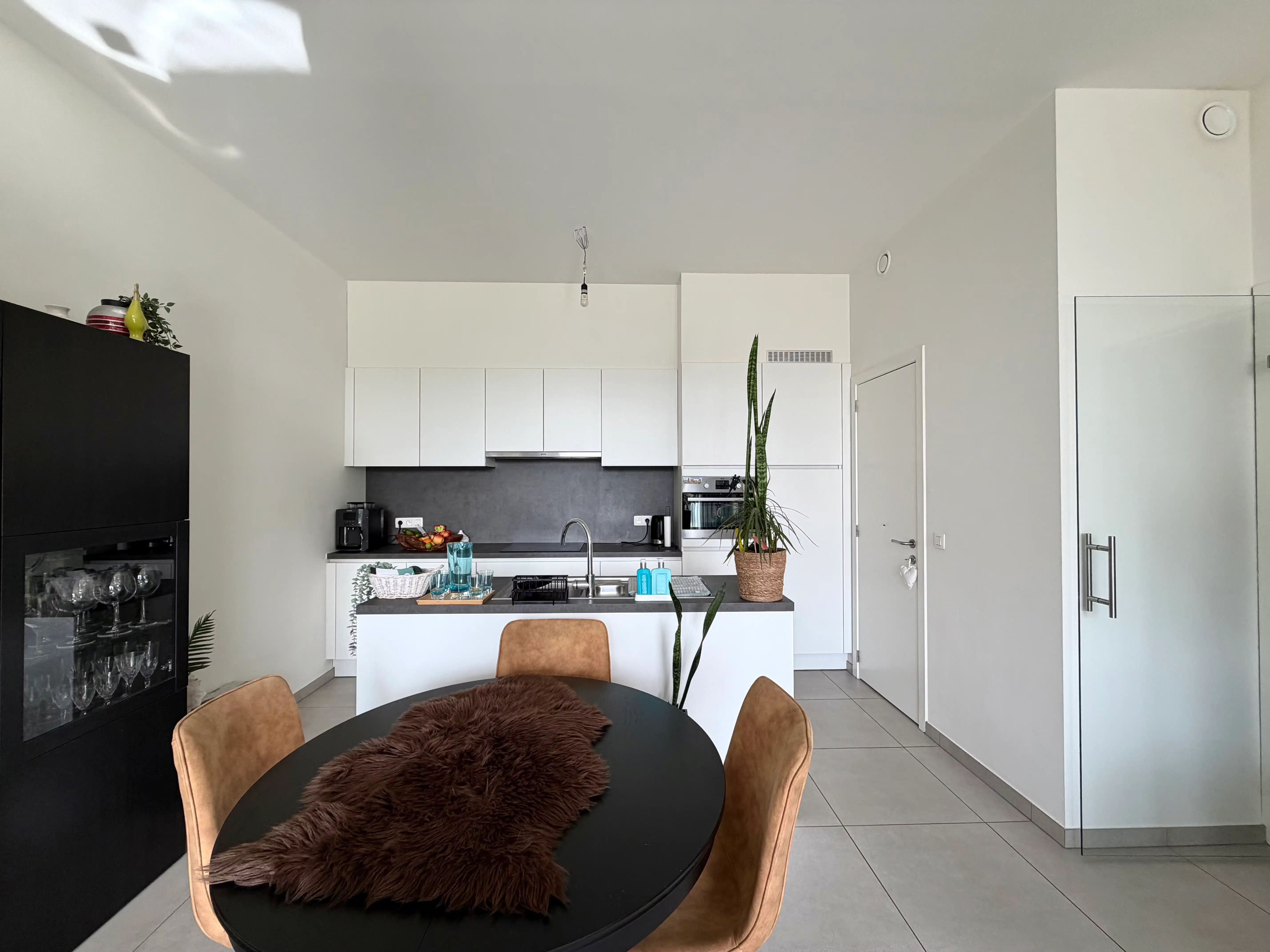 Recent appartement met twee slaapkamers te huur in Evergem foto 4