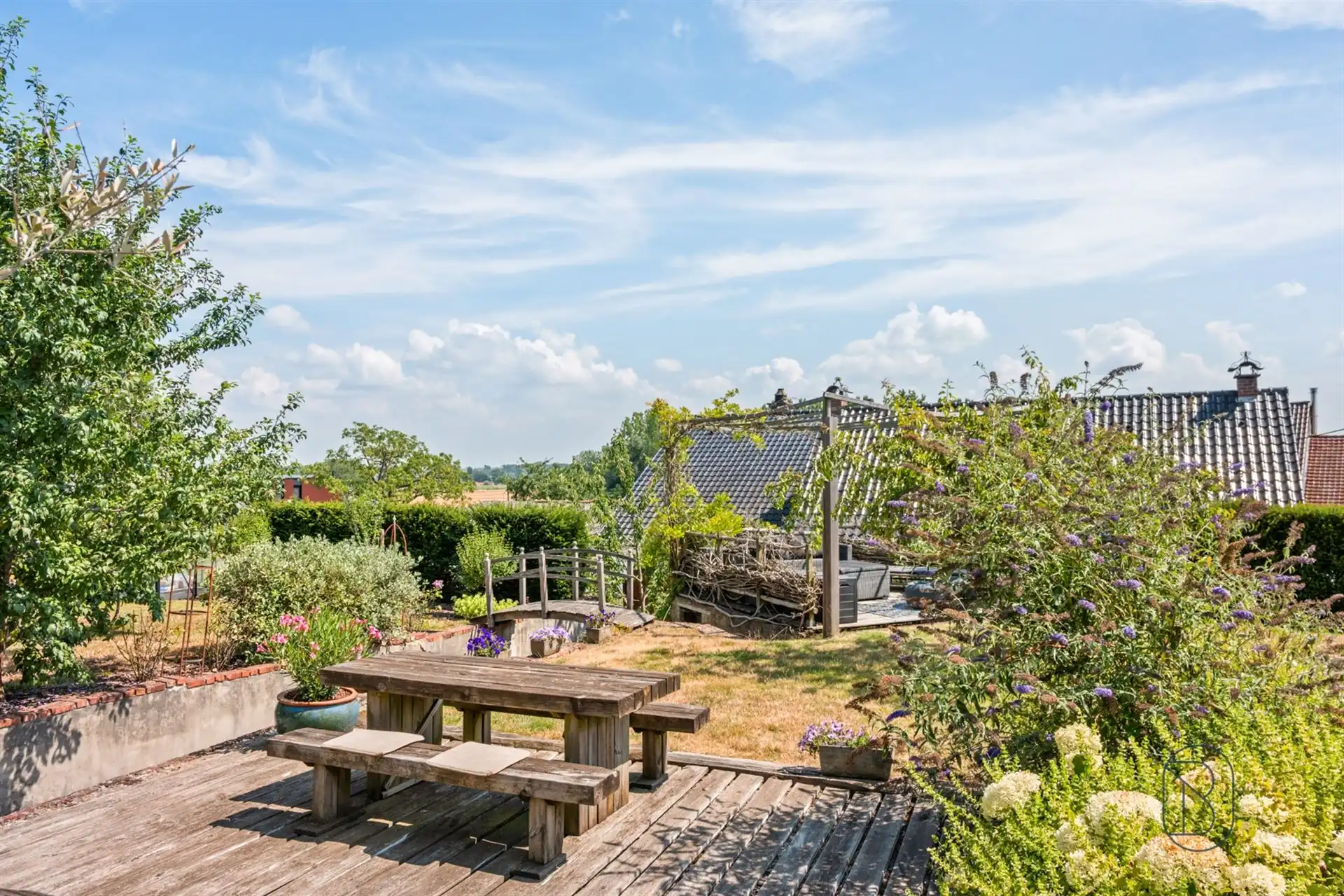 Ruime karakterwoning met 4 slk, grote tuin en charme. foto 6