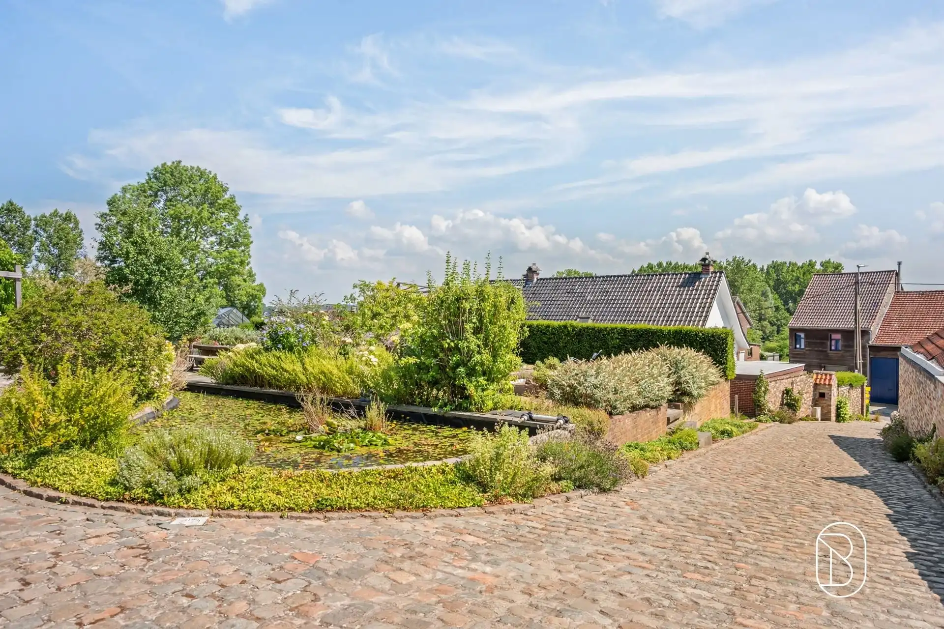 Ruime karakterwoning met 4 slk, grote tuin en charme. foto 7