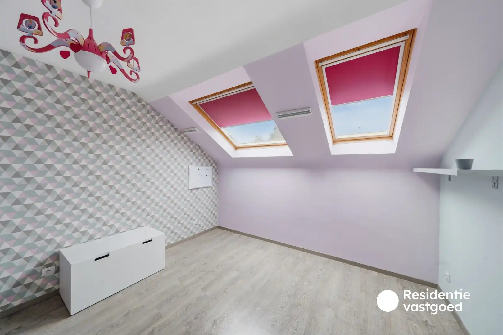 Recente en instapklare woning met 3 slaapkamers, garage en tuin te Zandvoorde! foto 19