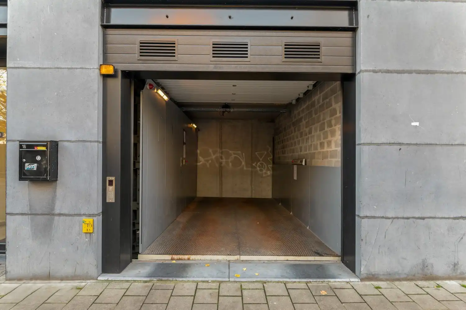 2 ondergrondse parkeerplaatsen in centrum Antwerpen foto 4