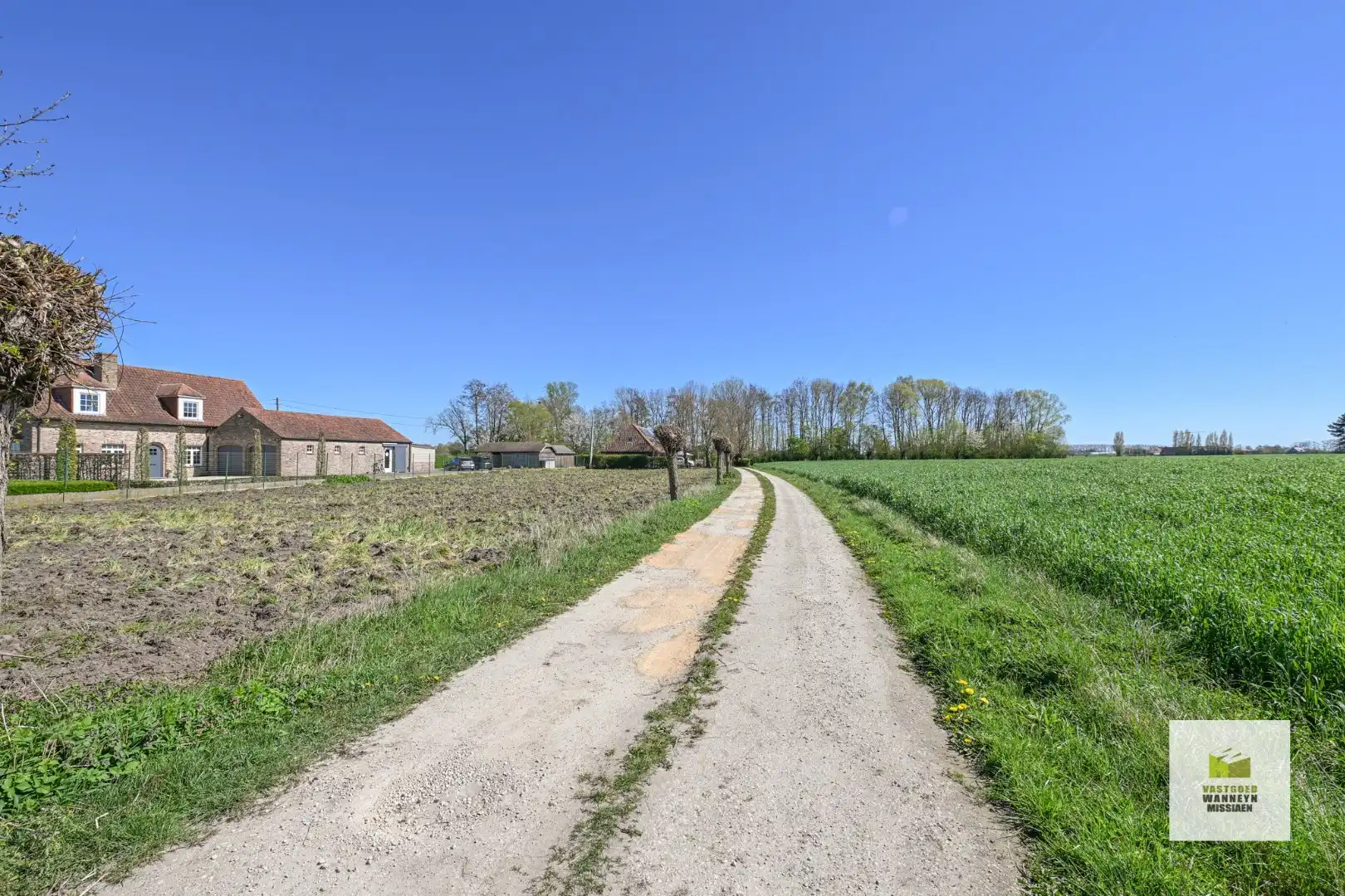 Landelijke gerenoveerde woning op 9.500 m2 met 3 slaapkamers en landelijk vergezicht foto 3