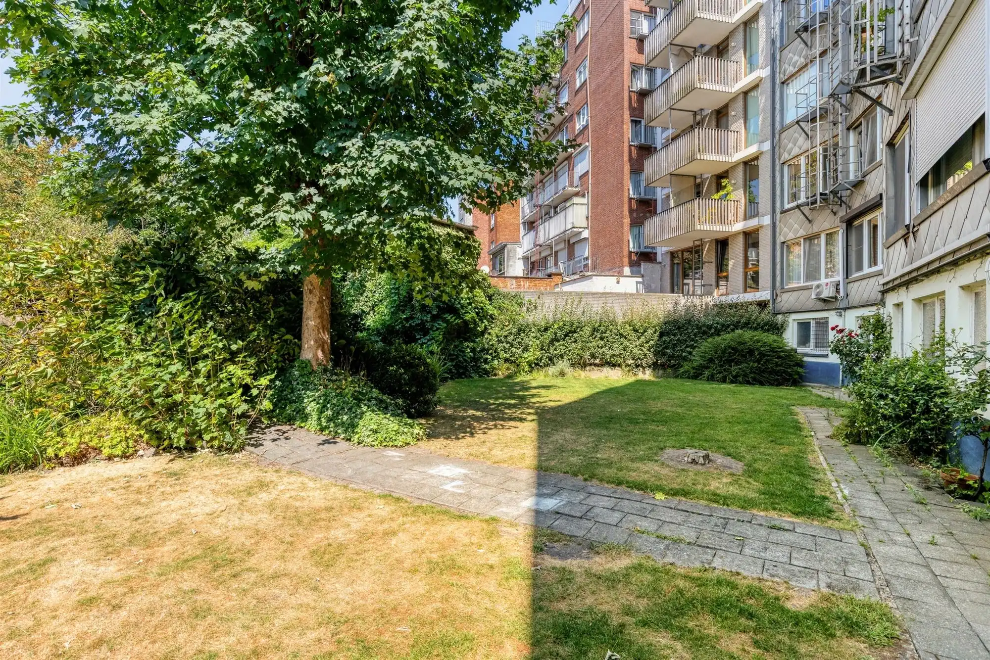Lichtrijk appartement met 1 slaapkamer en gemeenschappelijke tuin foto 12