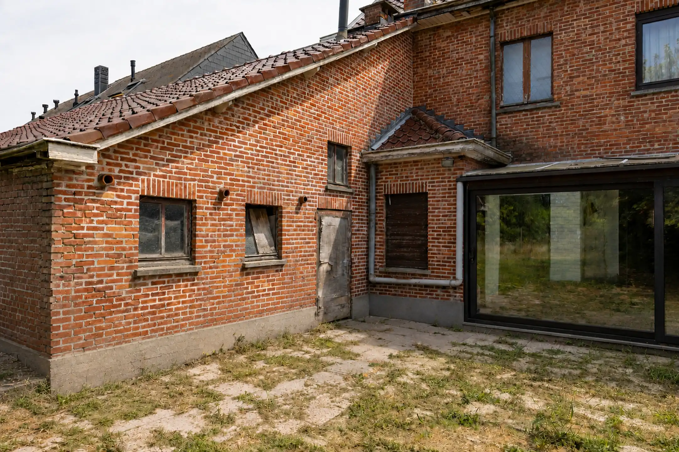Te renoveren gesloten bebouwing met garage, ruime tuin en groenzicht in Oppuurs foto 9