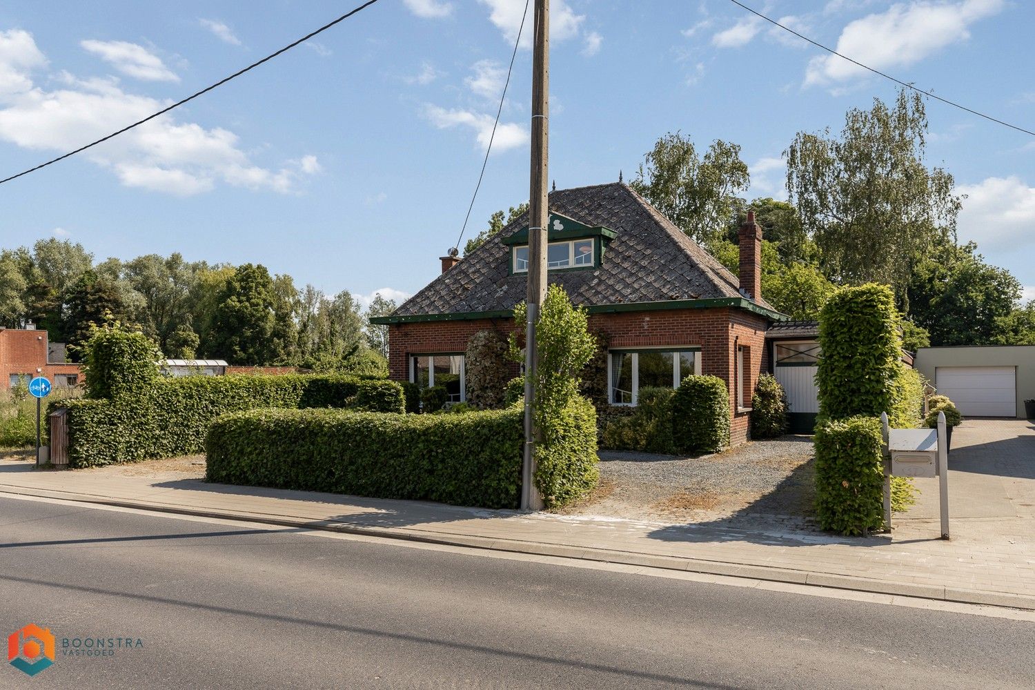Vrijstaande woning met veel potentieel op 1143m² in Koningshooikt foto 2