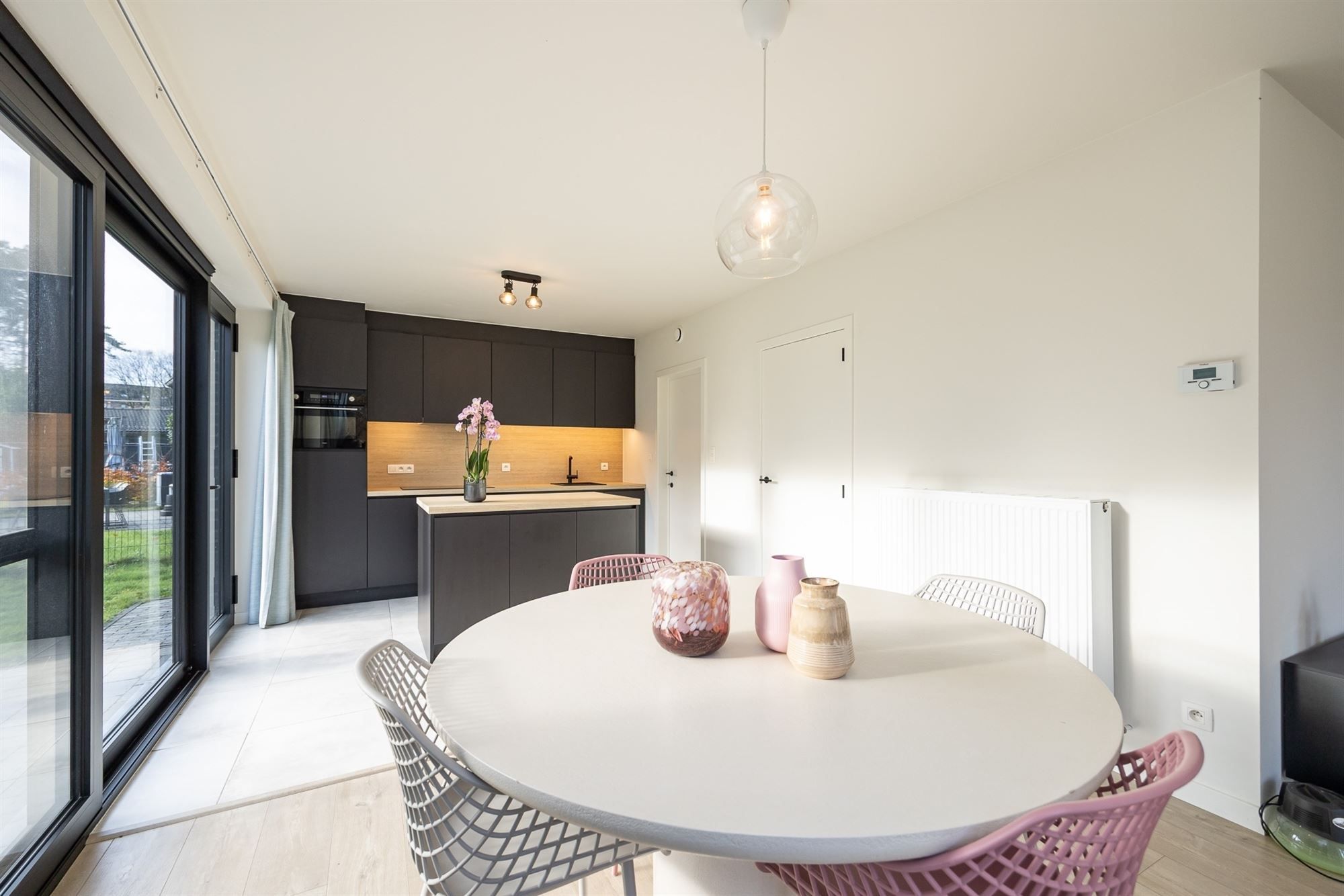 Instapklare woning met 3 slaapkamers en ruime tuin foto 8