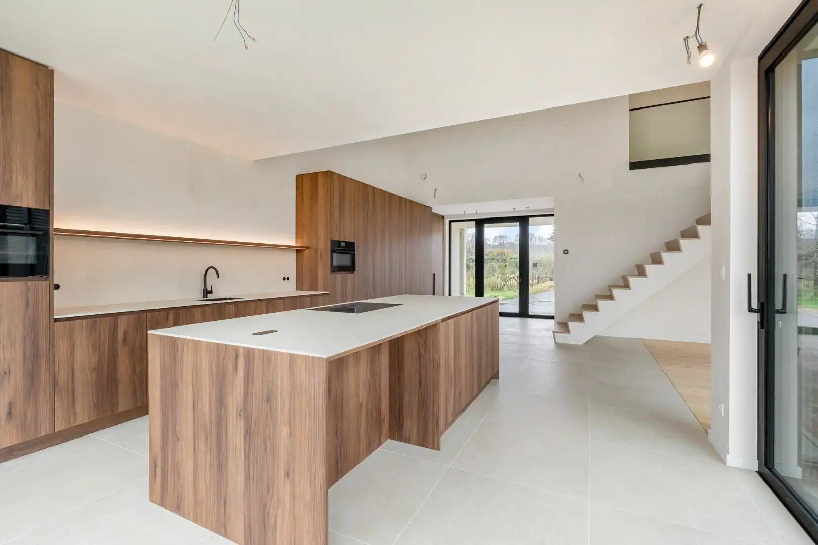 Exclusieve, volledig afgewerkte halfvrijstaande woning na transformatie van bestaande hoeve naar 2 BEN-woningen!  foto 10