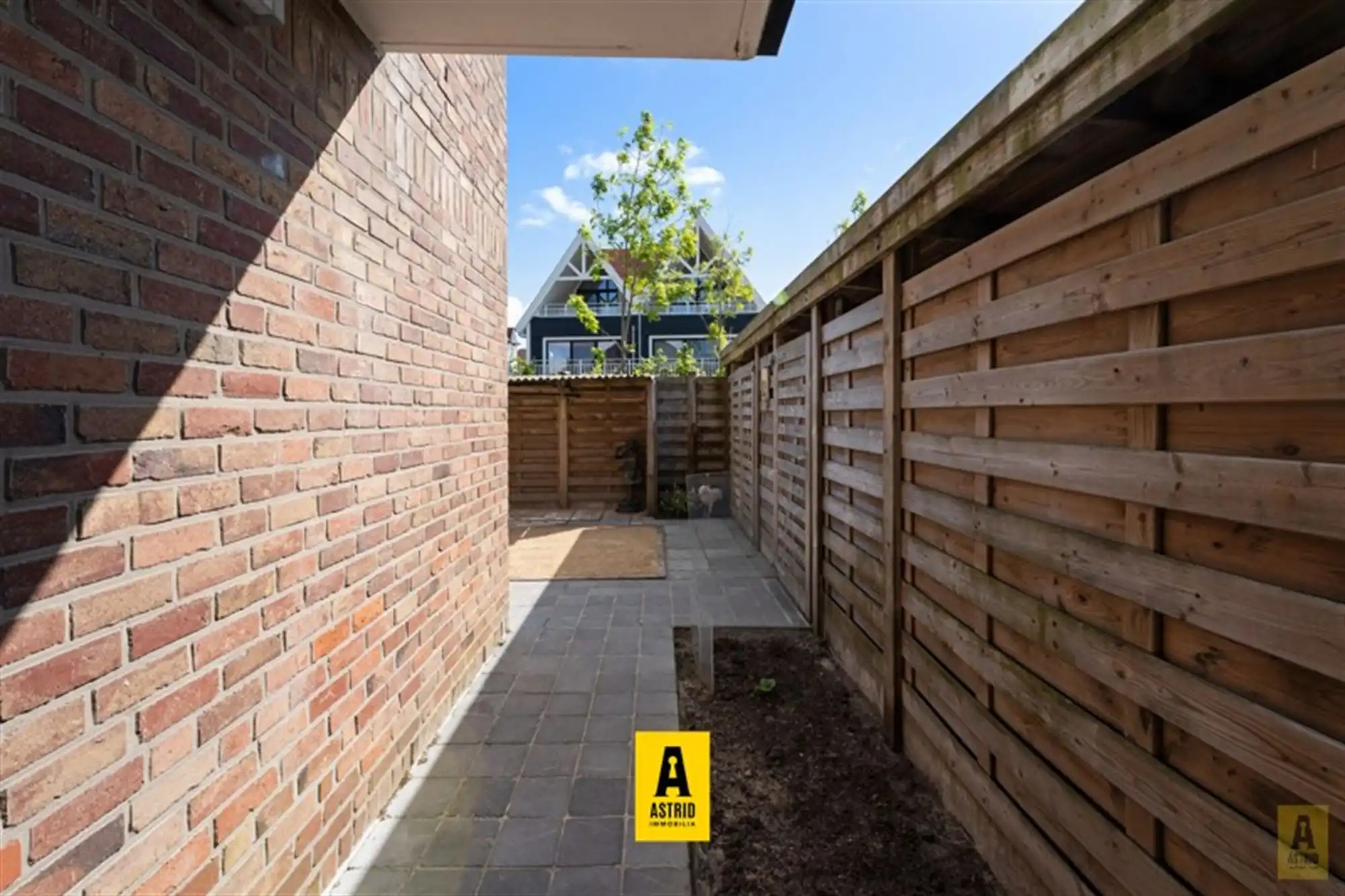 Karaktervolle voormalige dokterswoning met zee aan ruimte en mogelijkheden! foto 46