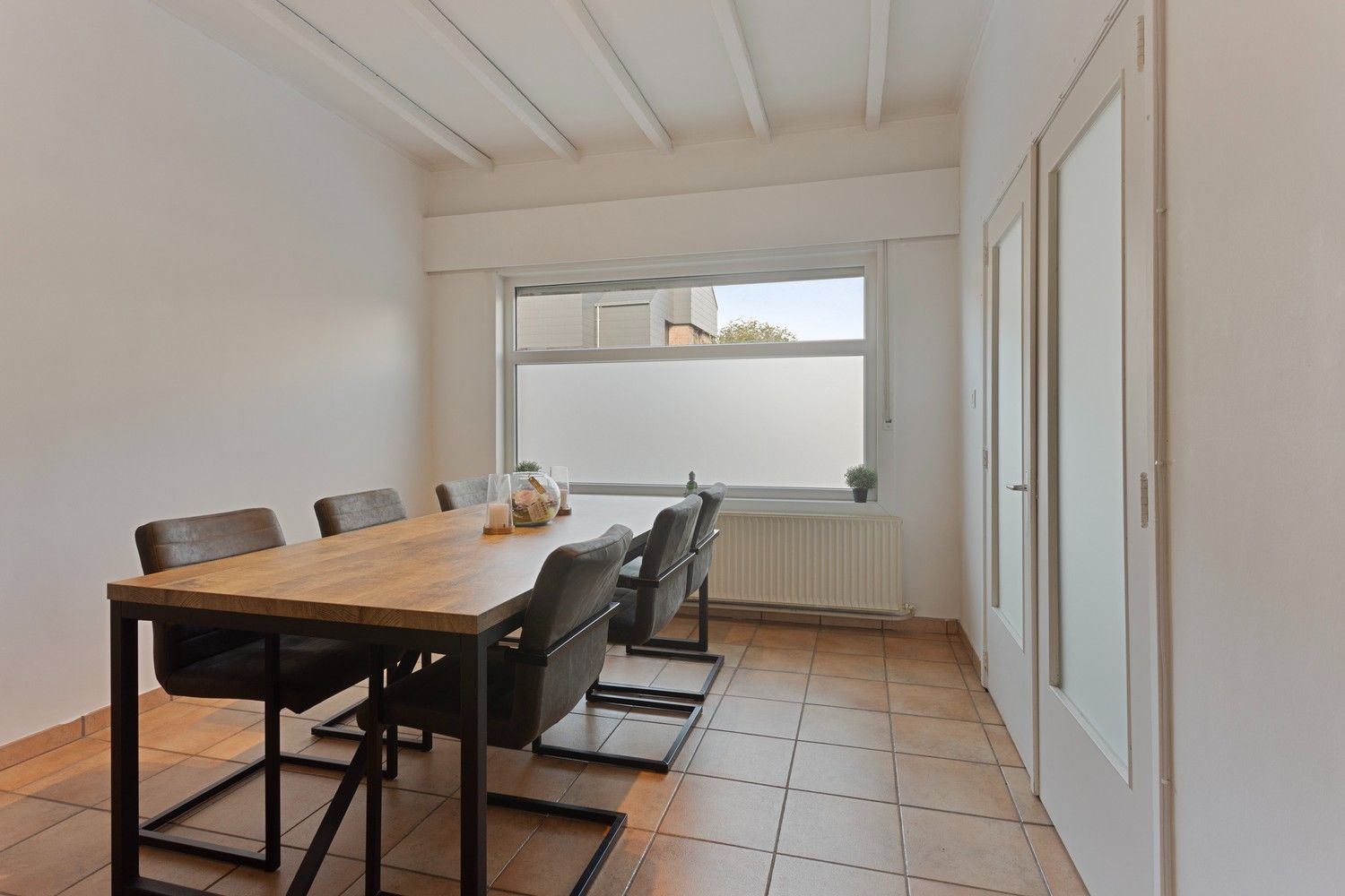 Instapklare woning met 3 slaapkamers, zonnige tuin en garage. foto 4