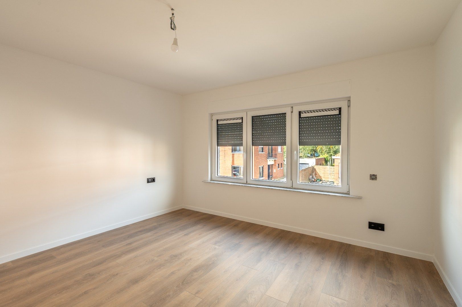 Instapklare gezinswoning met garage, 5 slaapkamers, 2 badkamers én een zonnige tuin foto 14