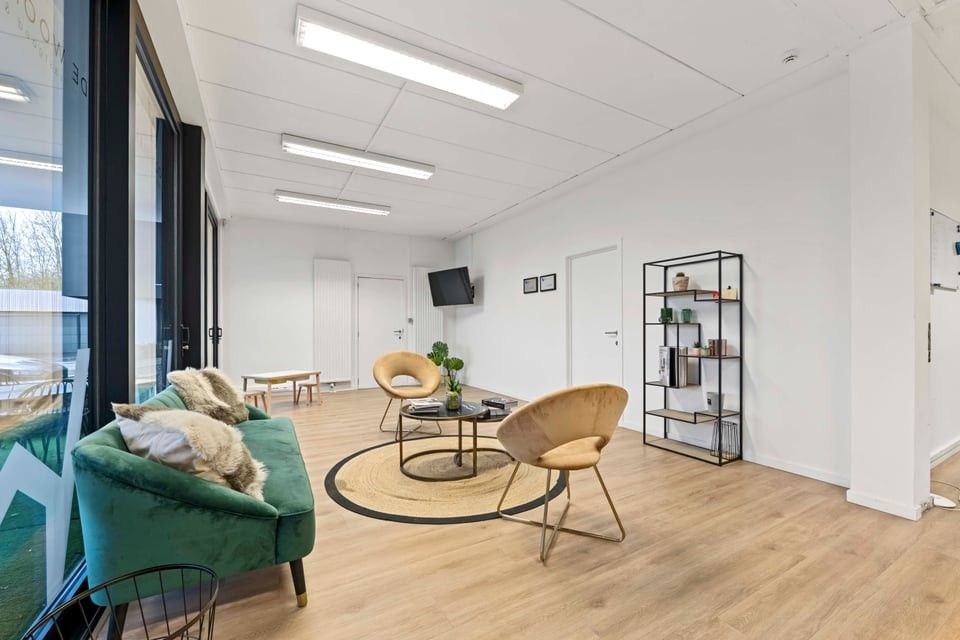 PROFFESIONELE WERKRUIMTE MET TERRAS EN 6 PARKEERPLAATSEN IN SINT-TRUIDEN foto 6