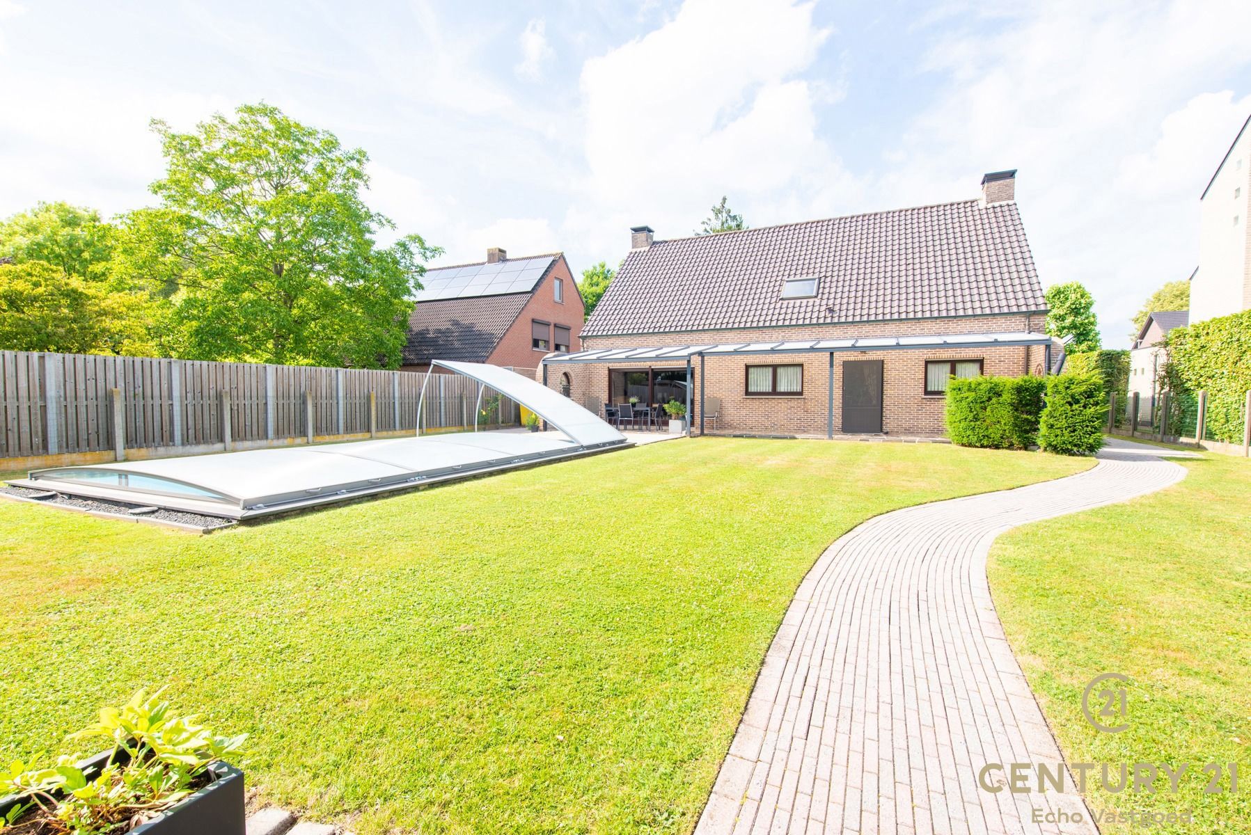 Vrijstaande, ruime instapklare villa met zwembad foto 27