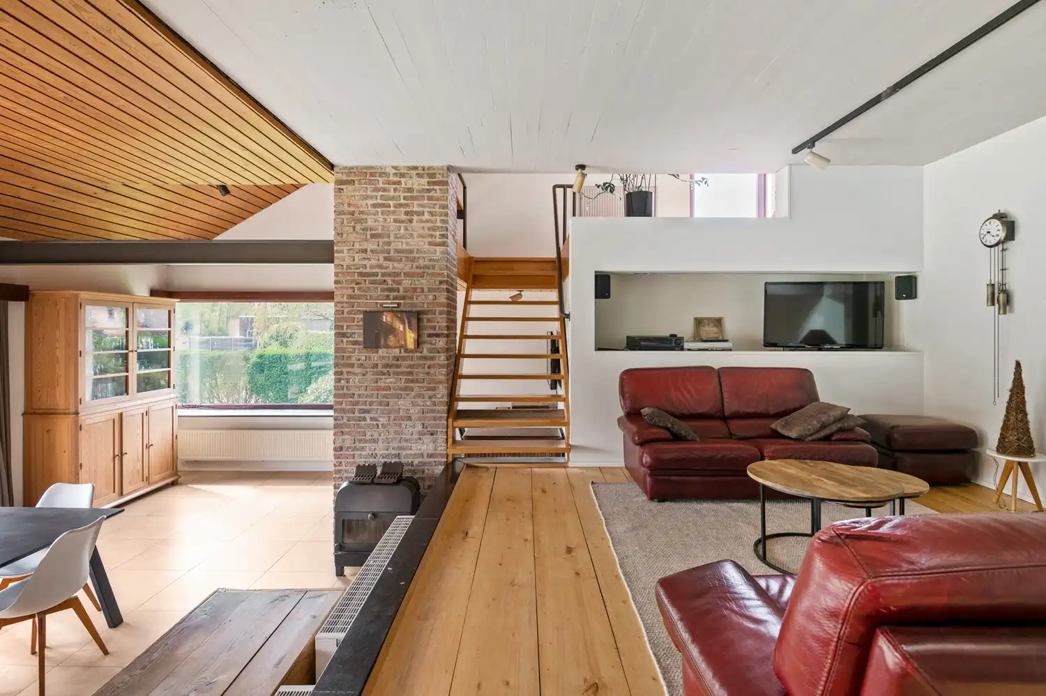 Open bebouwing met 4 slaapkamers, 2 badkamers en tuin in Borsbeek! foto 18