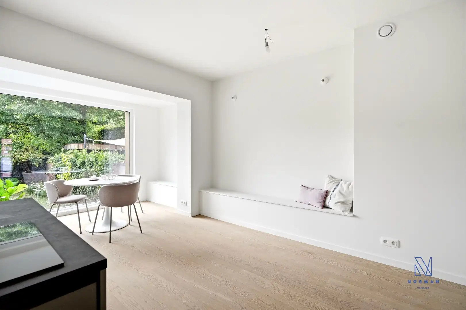 Grote hippe woning met 5 kamers, 2 badkamers, garage en een stadstuin foto 7
