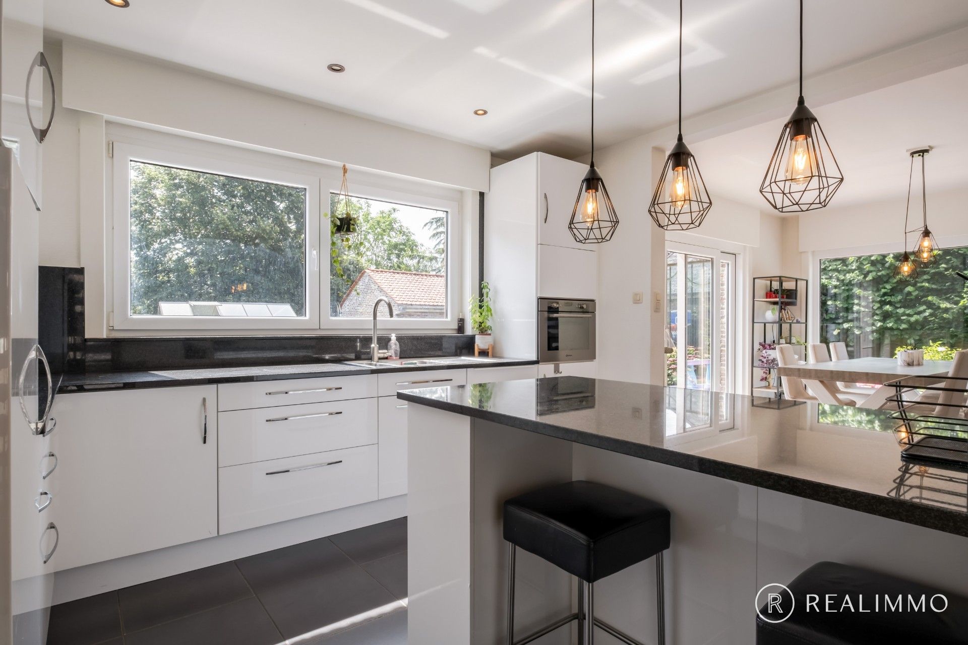Instapklare, gerenoveerde gezinswoning met 4 slaapkamers foto 8