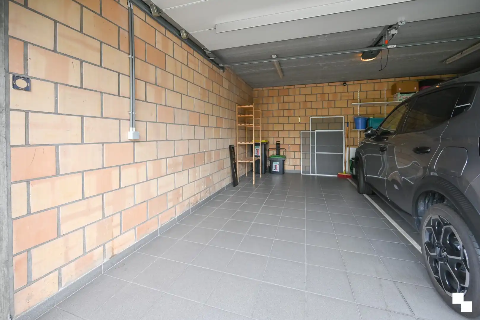 Duplex appartement met garage en twee staanplaatsen nabij centrum Izegem foto 37