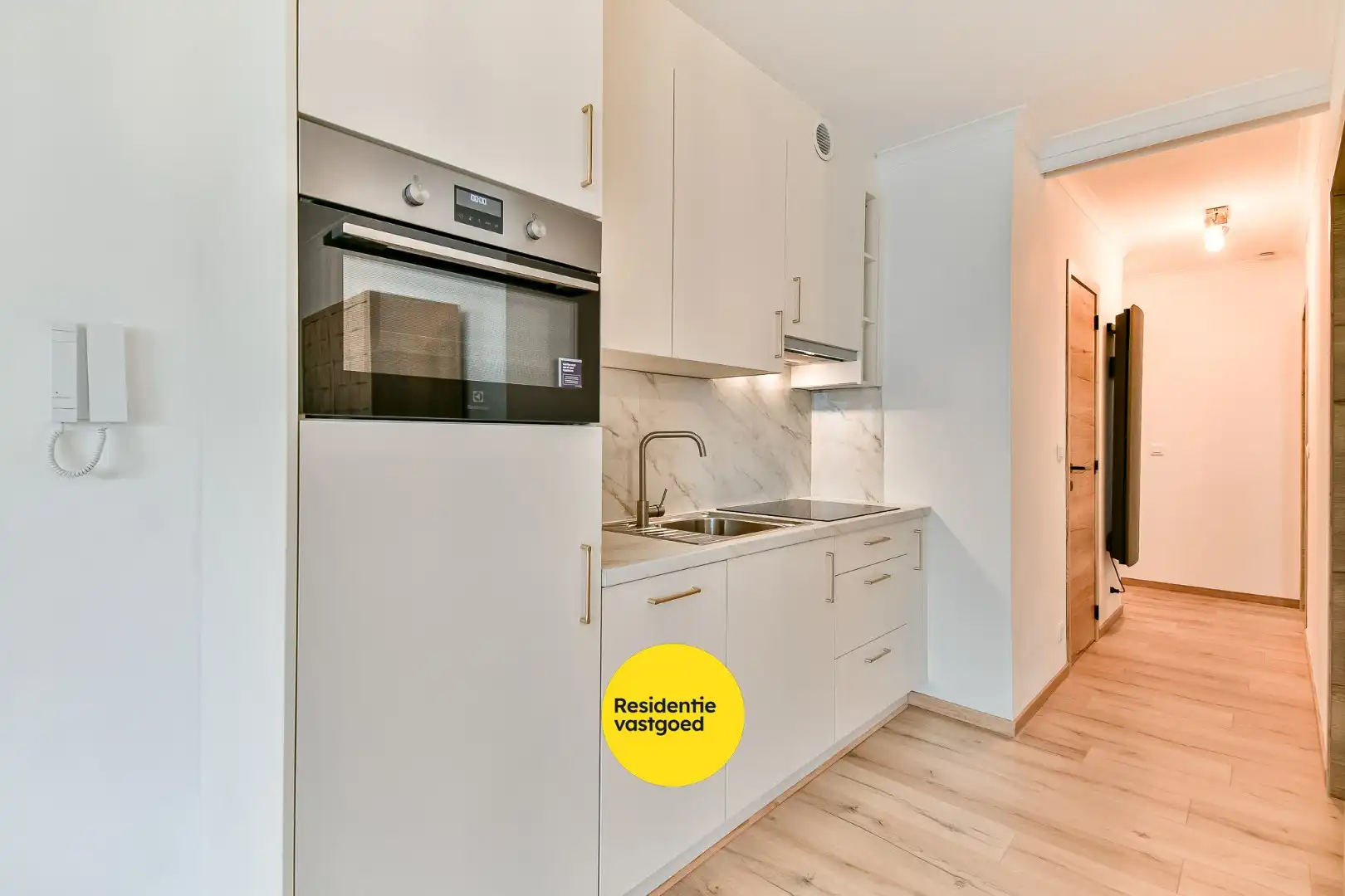 Centraal gelegen éénslaapkamerappartement foto 6