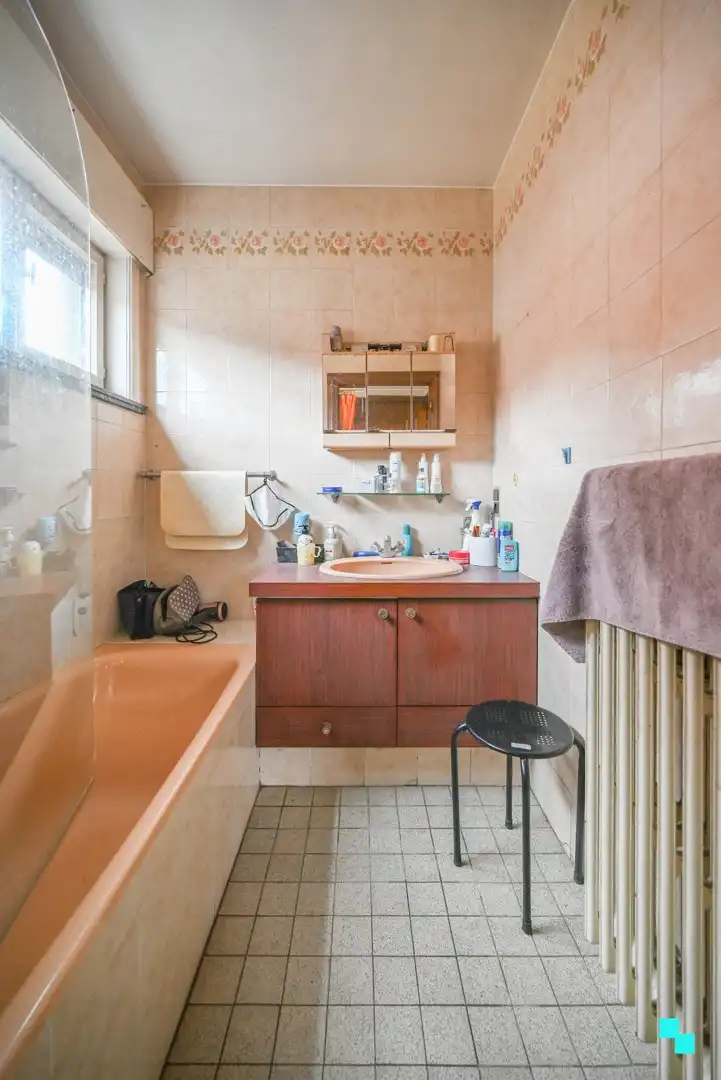 Alleenstaande woonst met atelier/loods foto 9