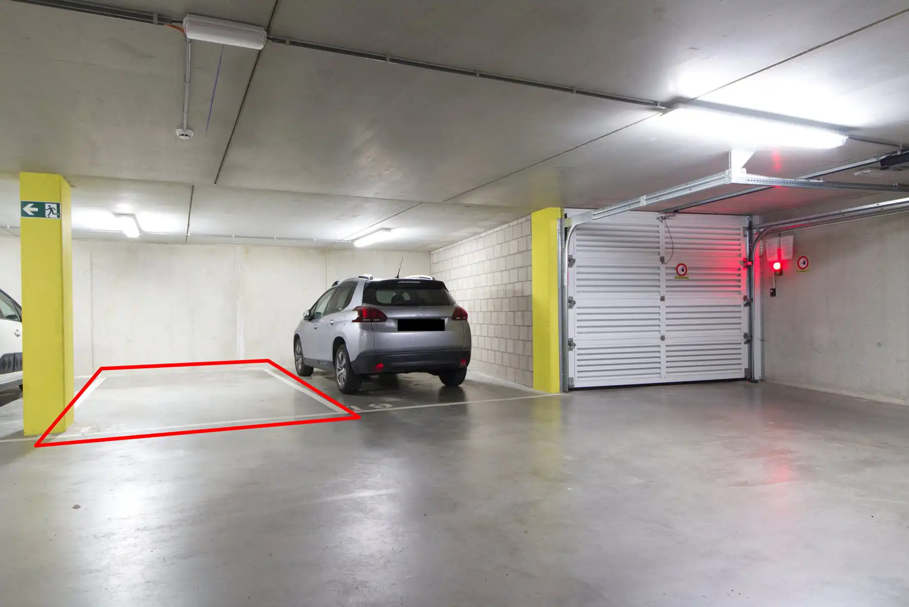 ONDERGRONDSE PARKEERPLAATS - CENTRUM - VEILIG - AUTOLIFT foto 6