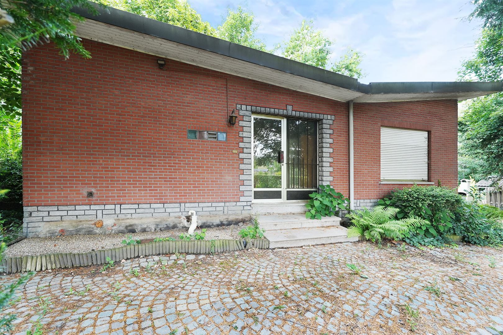 Hoofdfoto van de publicatie: Laagbouw met grote tuin zonder renovatieplicht!