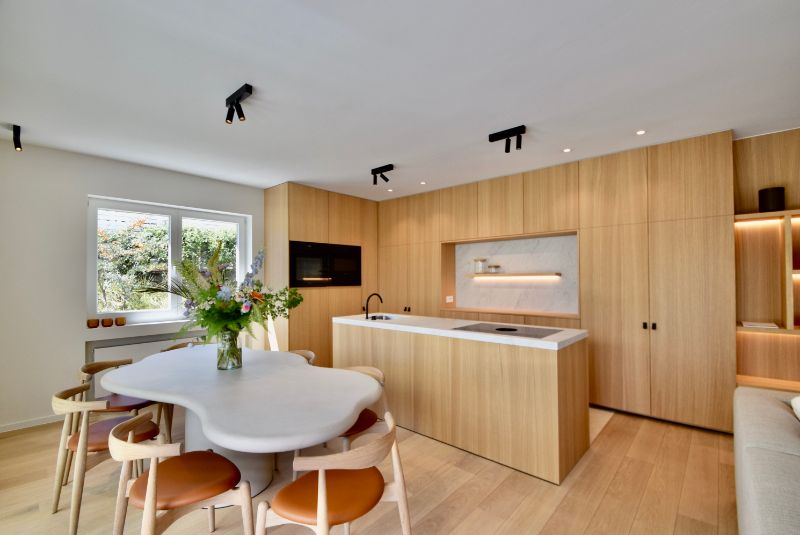 Subliem tuinappartement met zonneterras van 72m²  in een karaktervolle villaresidentie in een paadje. foto 2