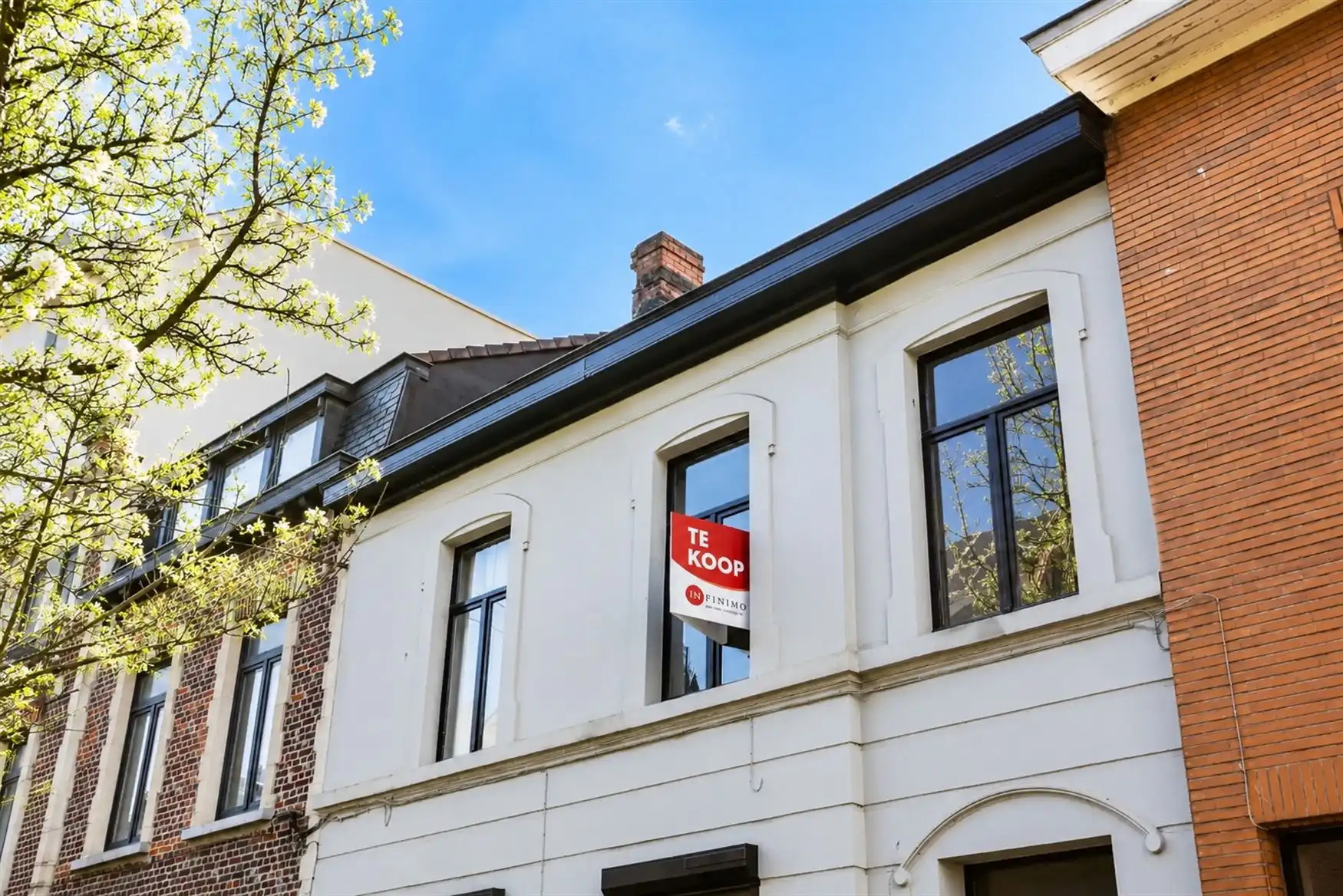 Karaktervolle renovatiewoning met zonnige tuin in Miljoenenkwartier foto 2
