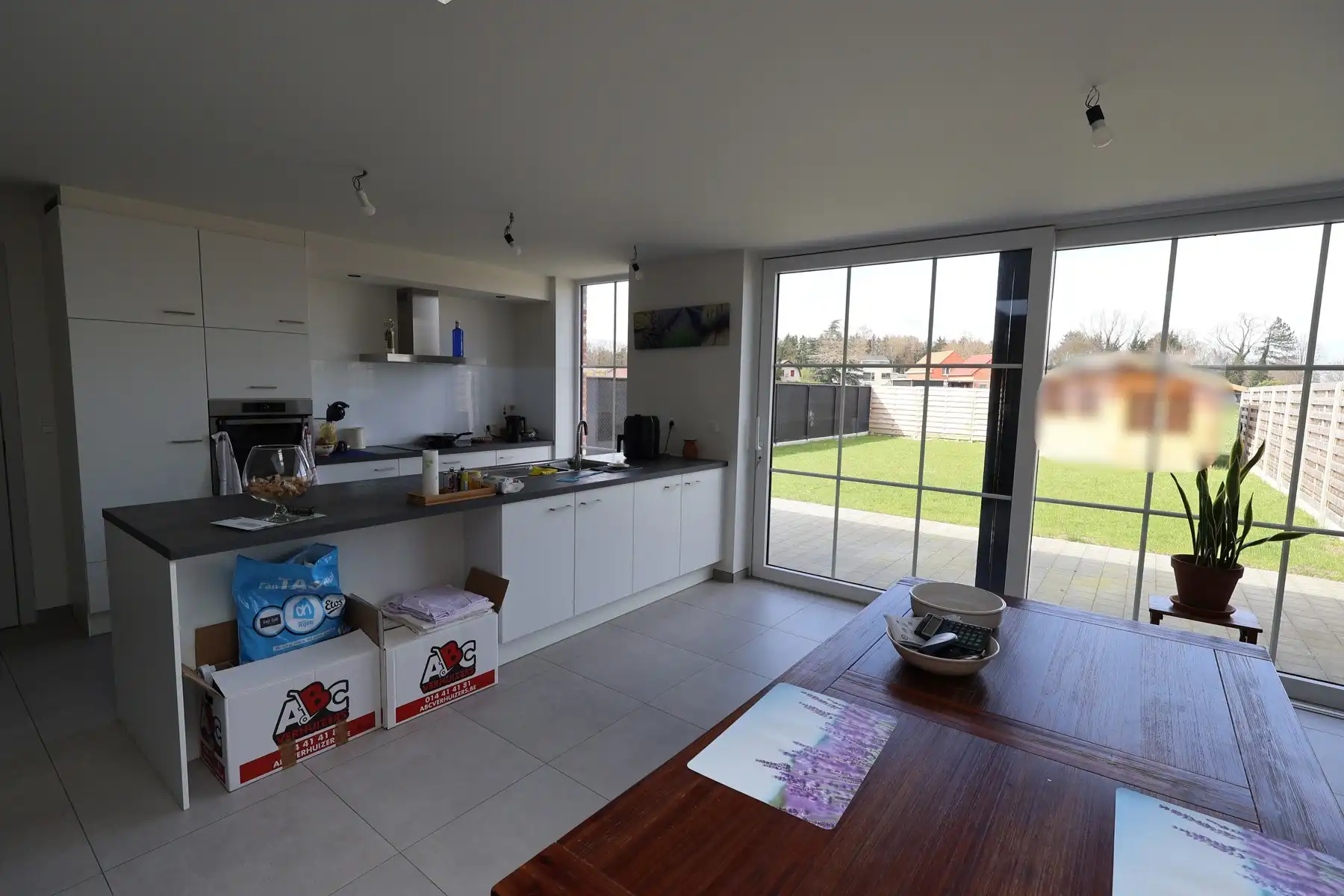 Een ruime nieuwbouwwoning met 3 slaapkamers, terras, tuin en garage.  foto 6