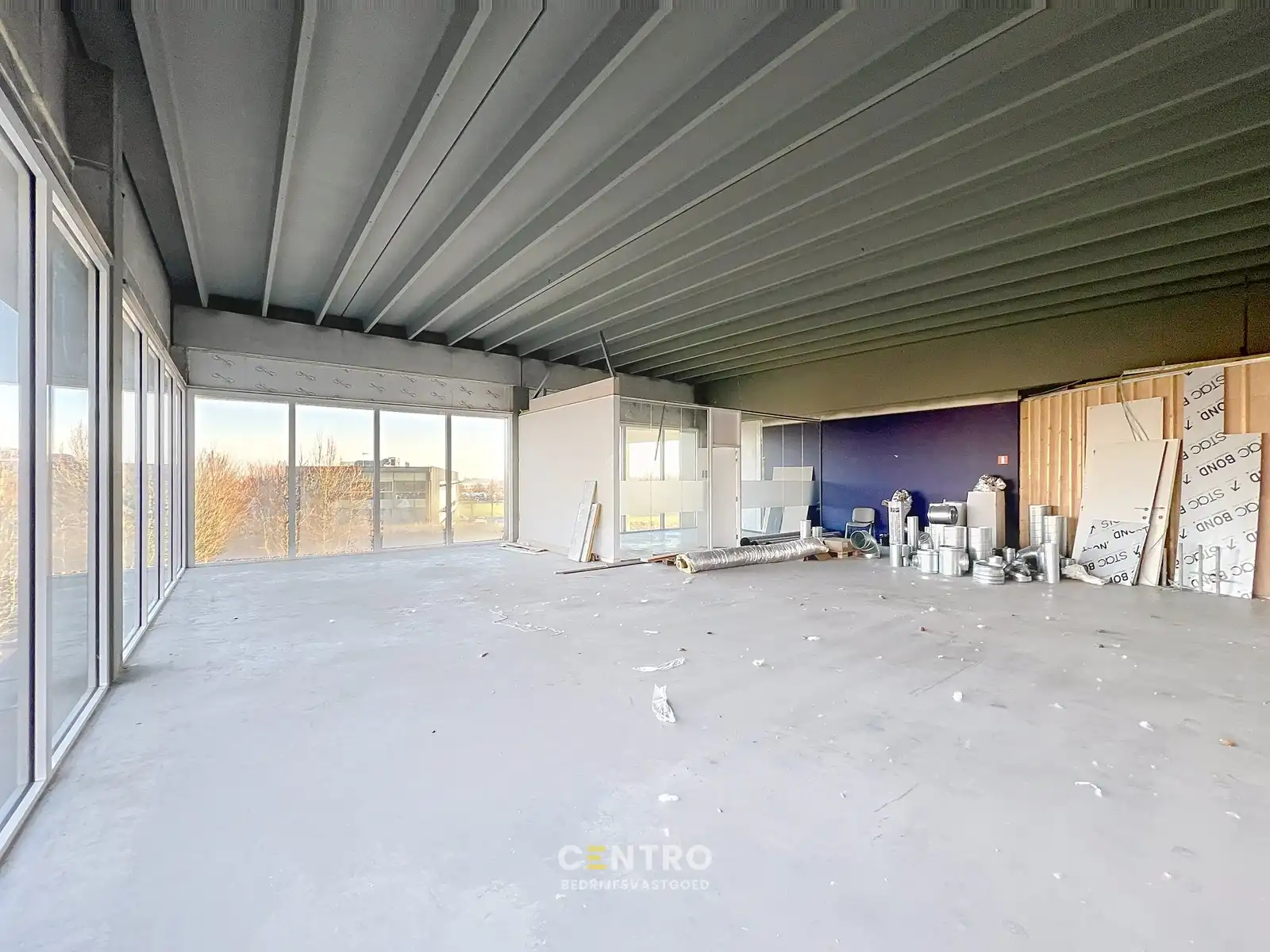 Energiezuinige, vernieuwde SERVICED kantoorruimte met mogelijkheid om een MAGAZIJN (215m²) bij te huren op Ieper Business Park! foto 16