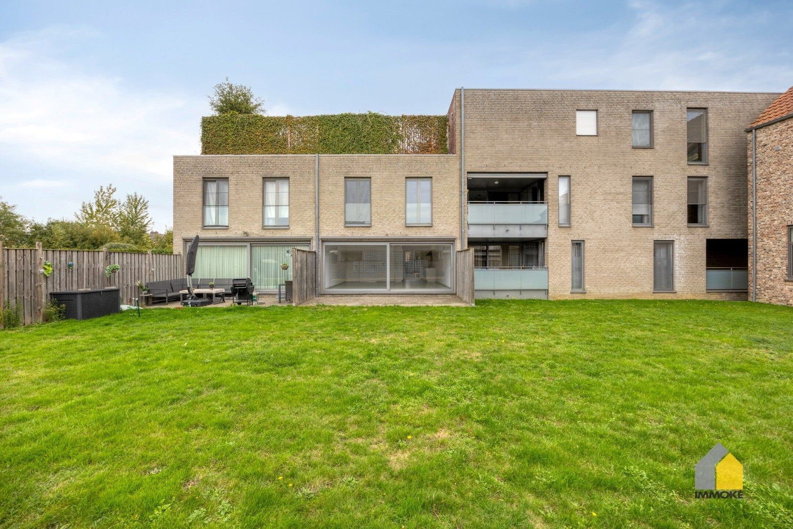 Ruim, energiezuinig appartement (151 m²) met 3 slpk, terras, tuin en dubbele parking. foto 12