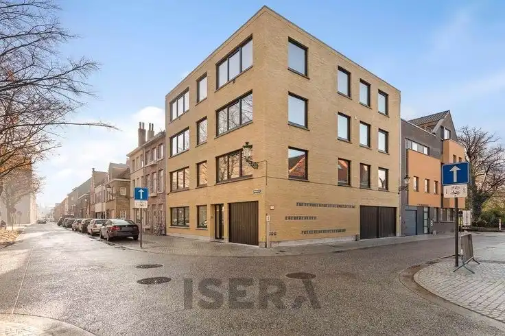 Modern afgewerkt appartement op topligging te Brugge foto {{pictureIndex}}