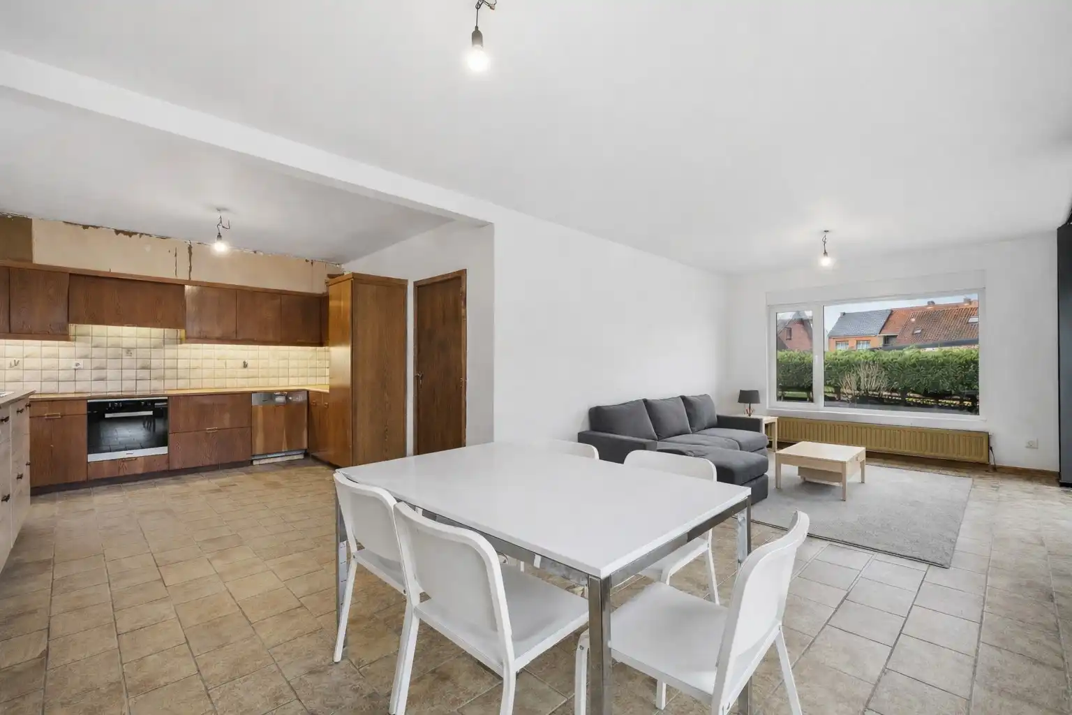 Ruime gezinswoning met ruime tuin en aparte garage foto 6
