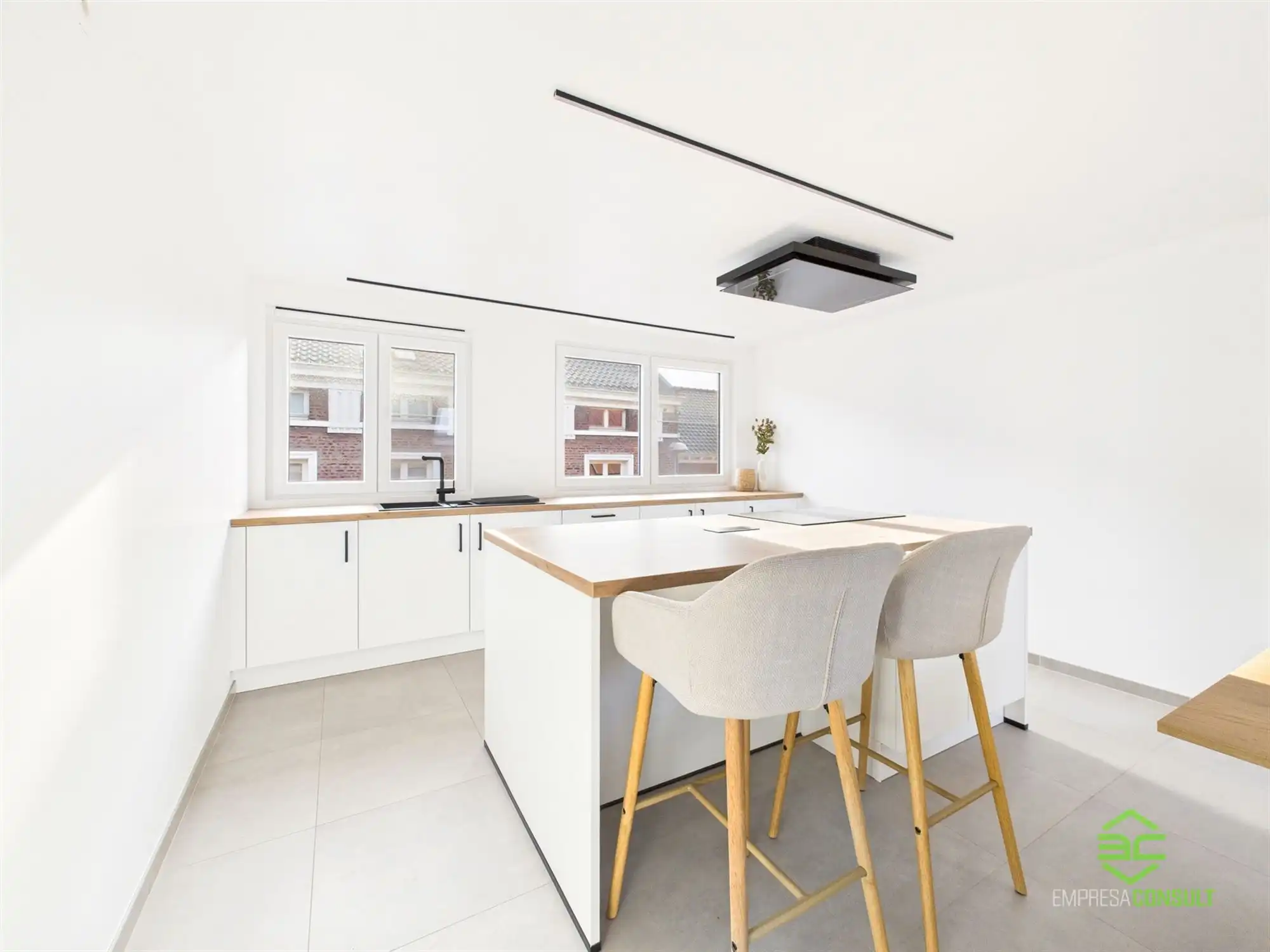 Kleinschalig appartementsgebouw van 3 app in het centrum! foto 2